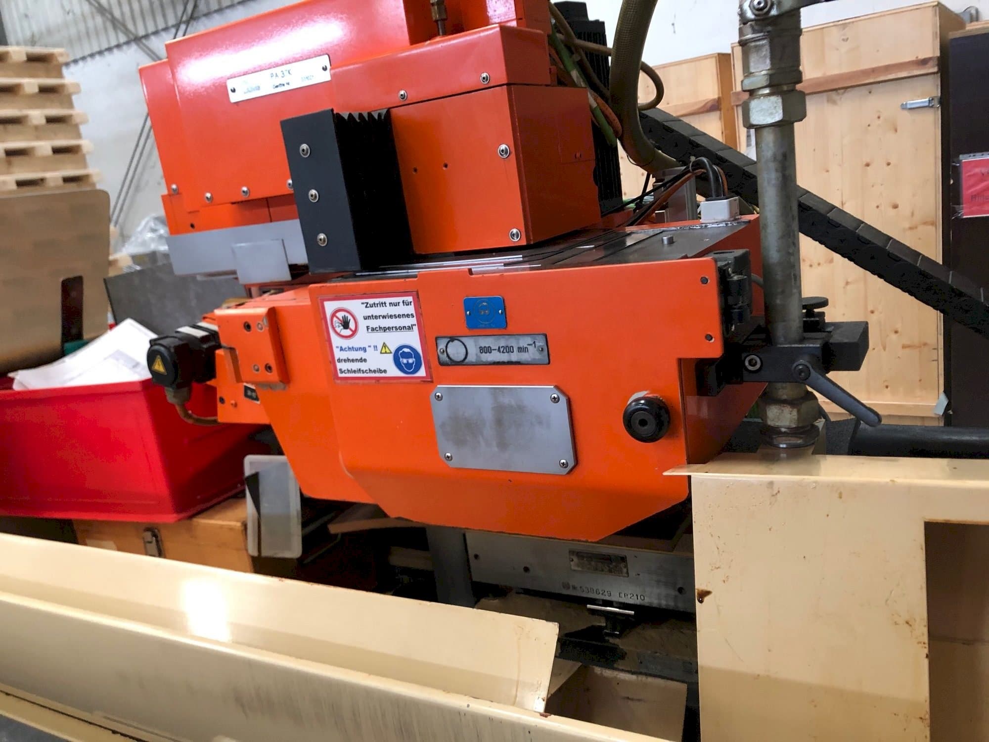 Vooraanzicht van JUNG JF 525 N machine