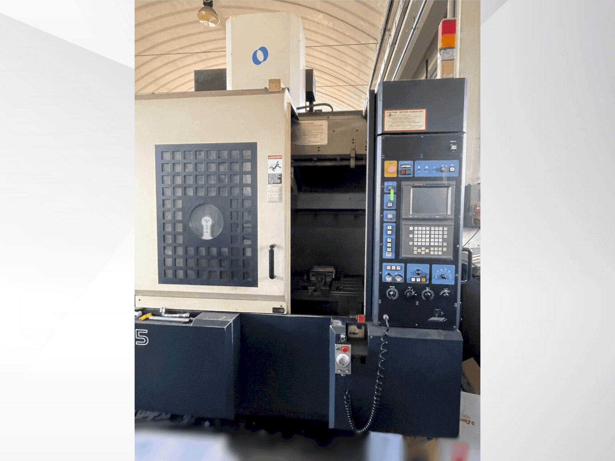 Vooraanzicht van Makino V55-A15 machine