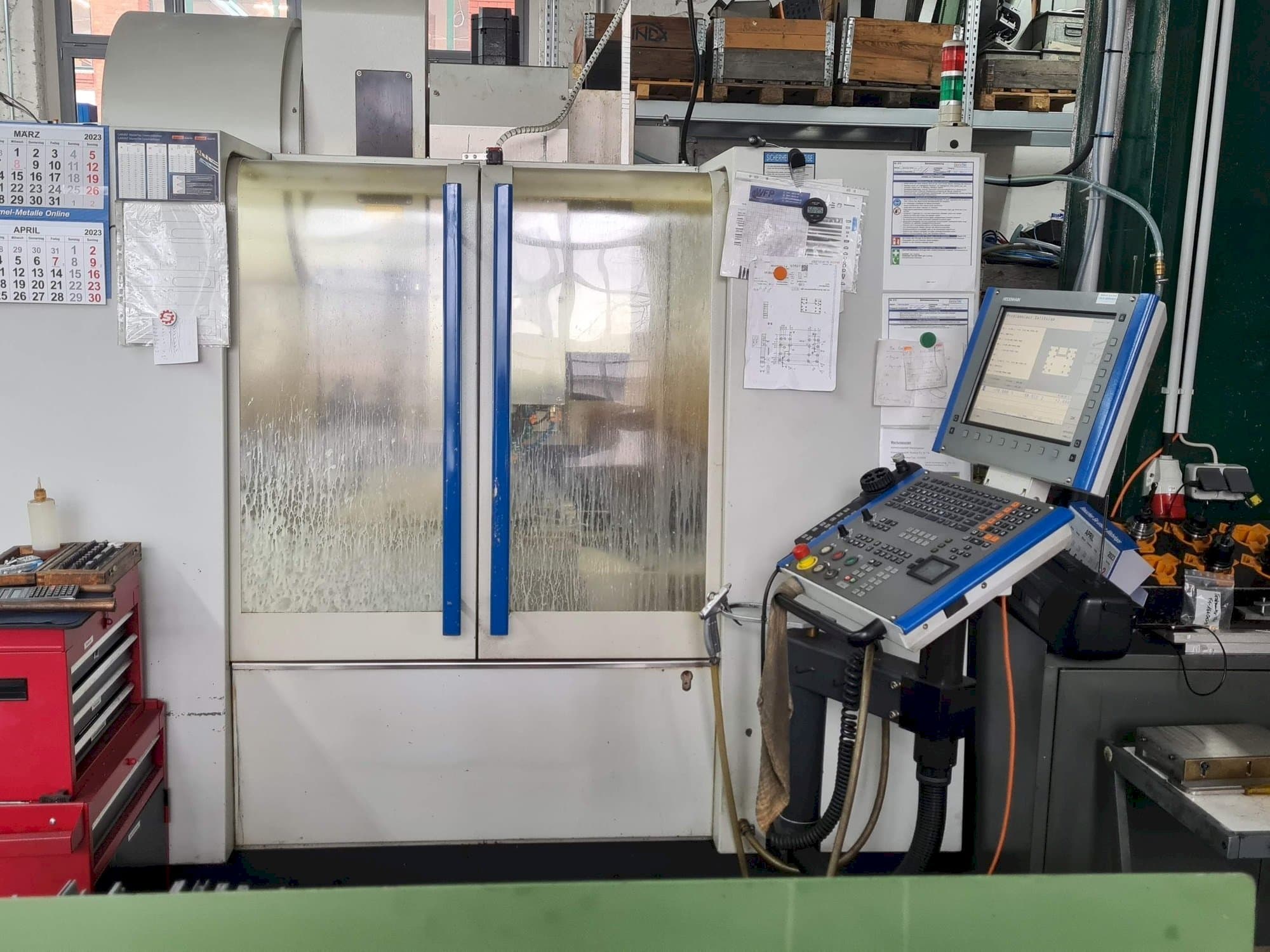 Vooraanzicht van MIKRON VCE600 Pro machine