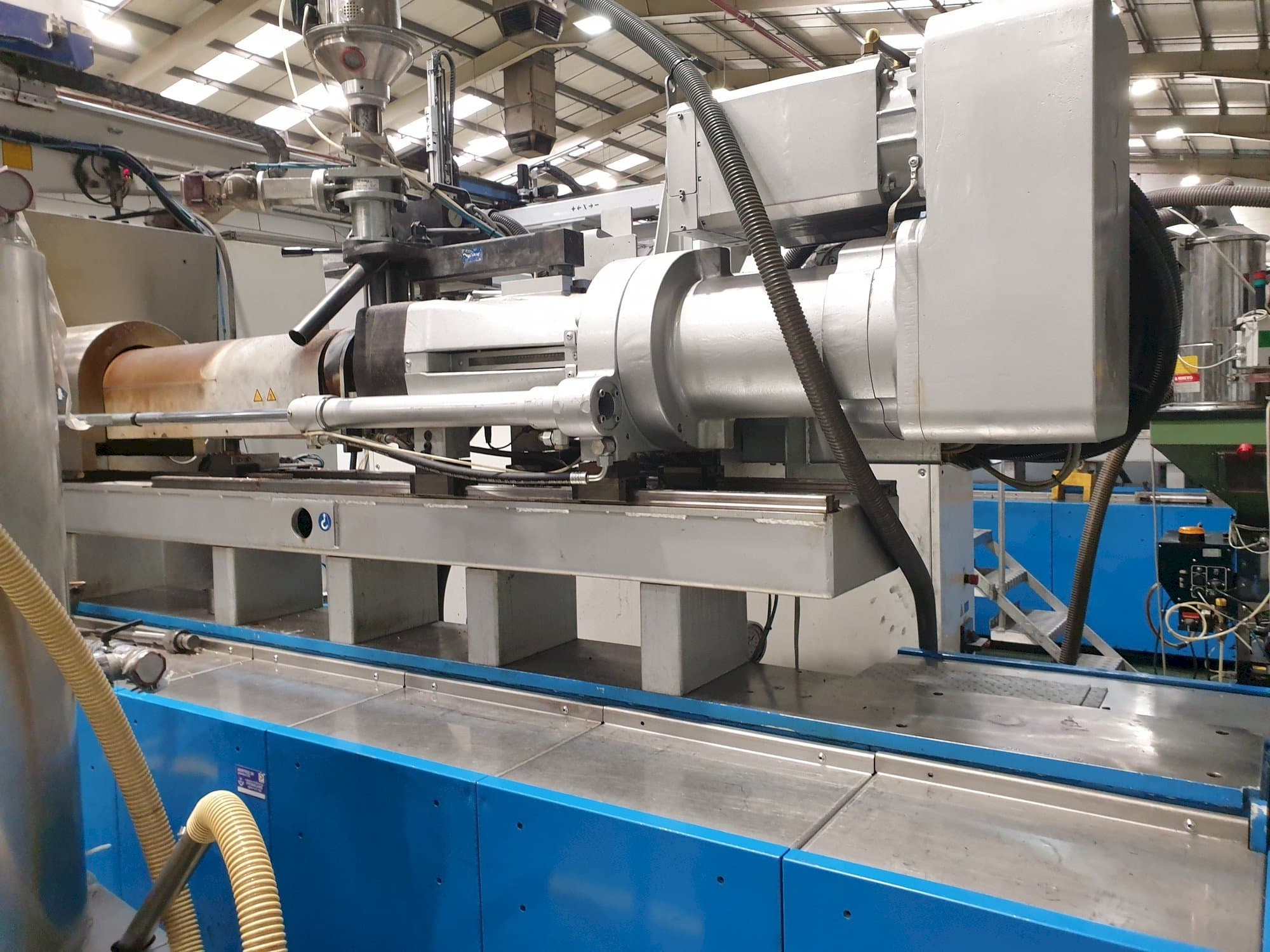 Vooraanzicht van Netstal EVOS 5500-2000 machine