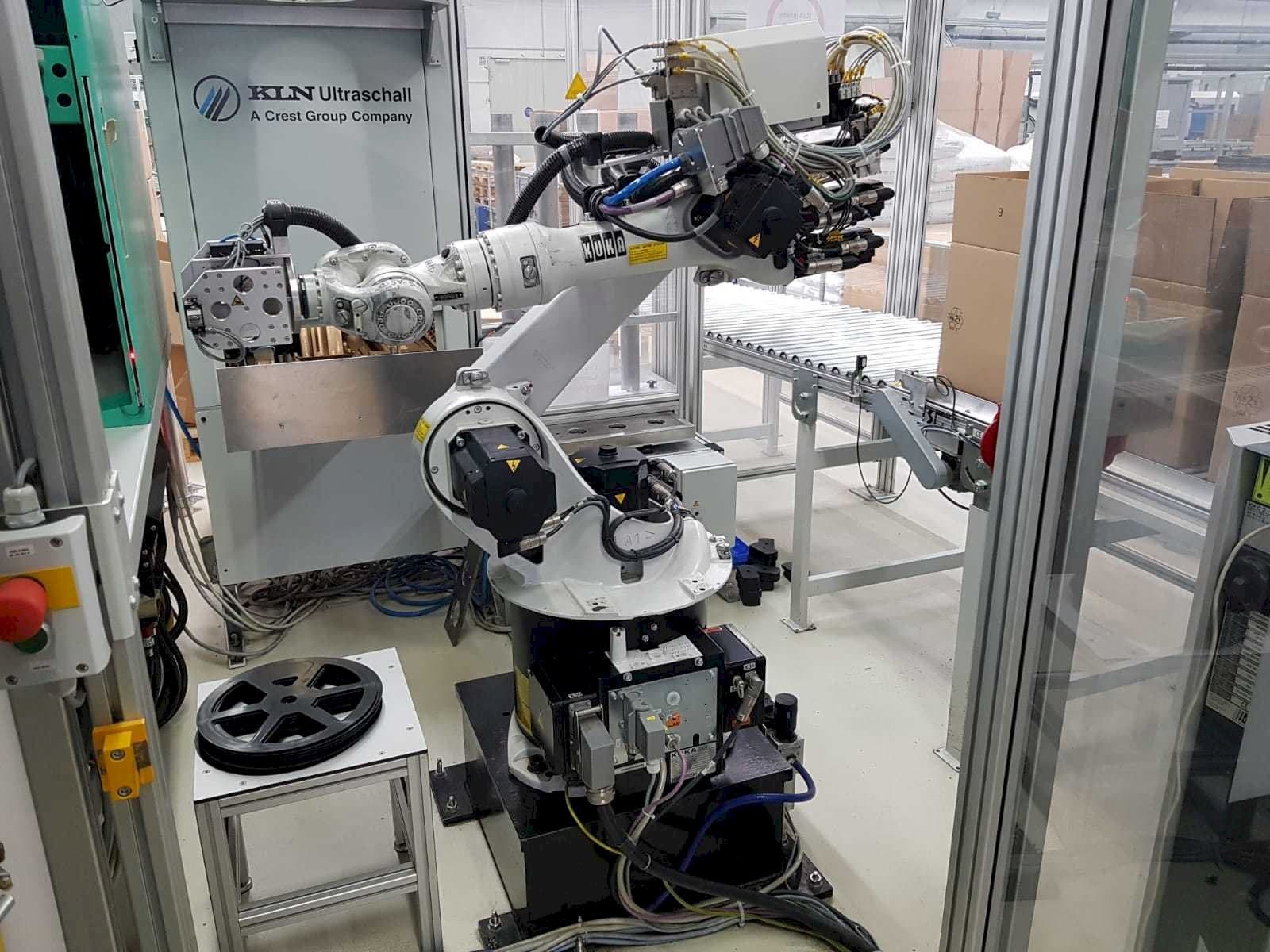 Vooraanzicht  van KUKA KR 16  machine