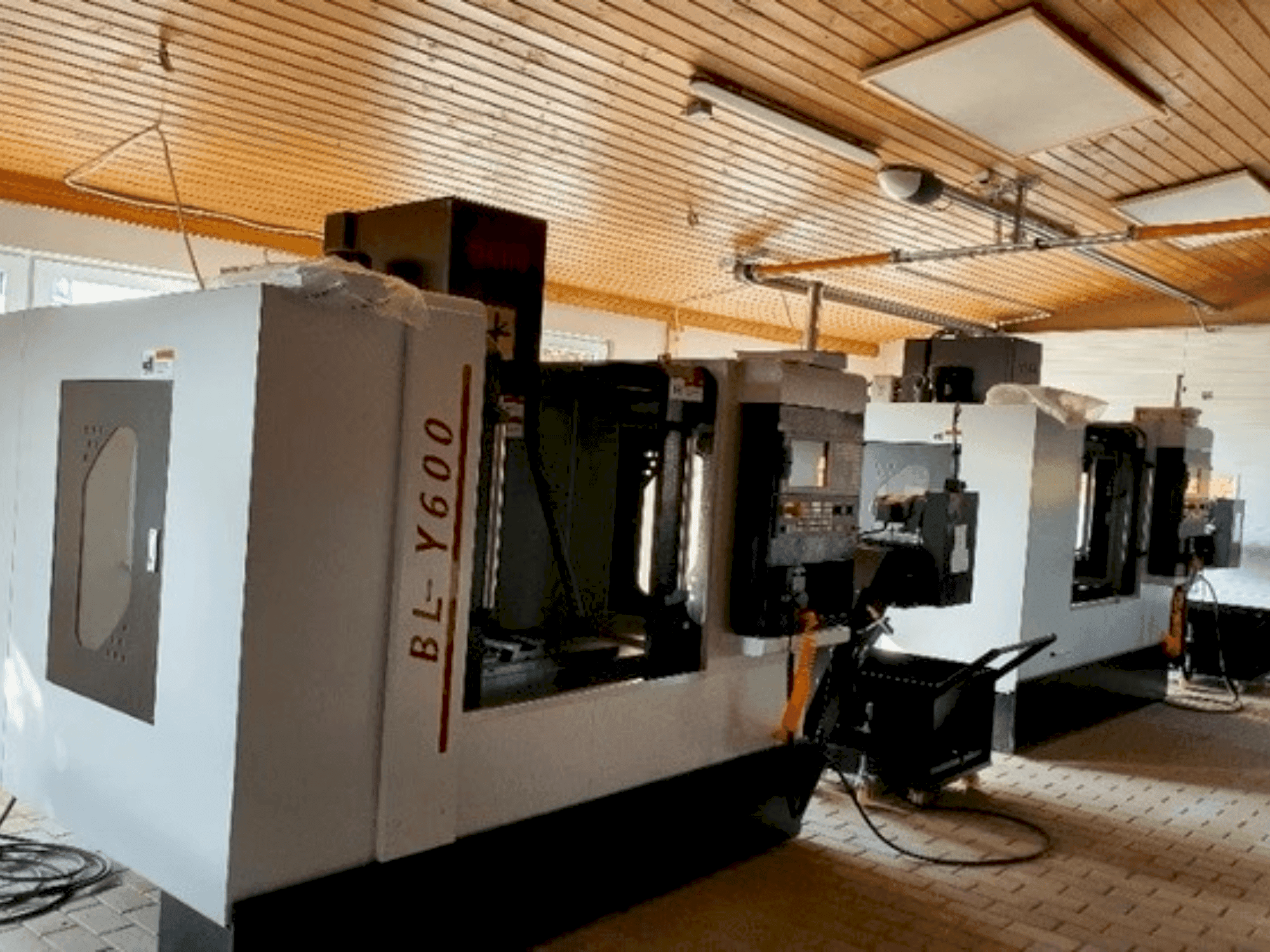 Vooraanzicht van TAATH BL-Y 600 machine