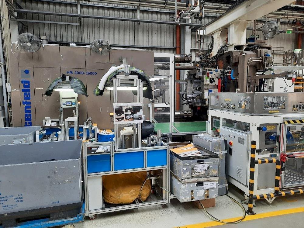 Vooraanzicht van Battenfeld HM2000/19000 machine