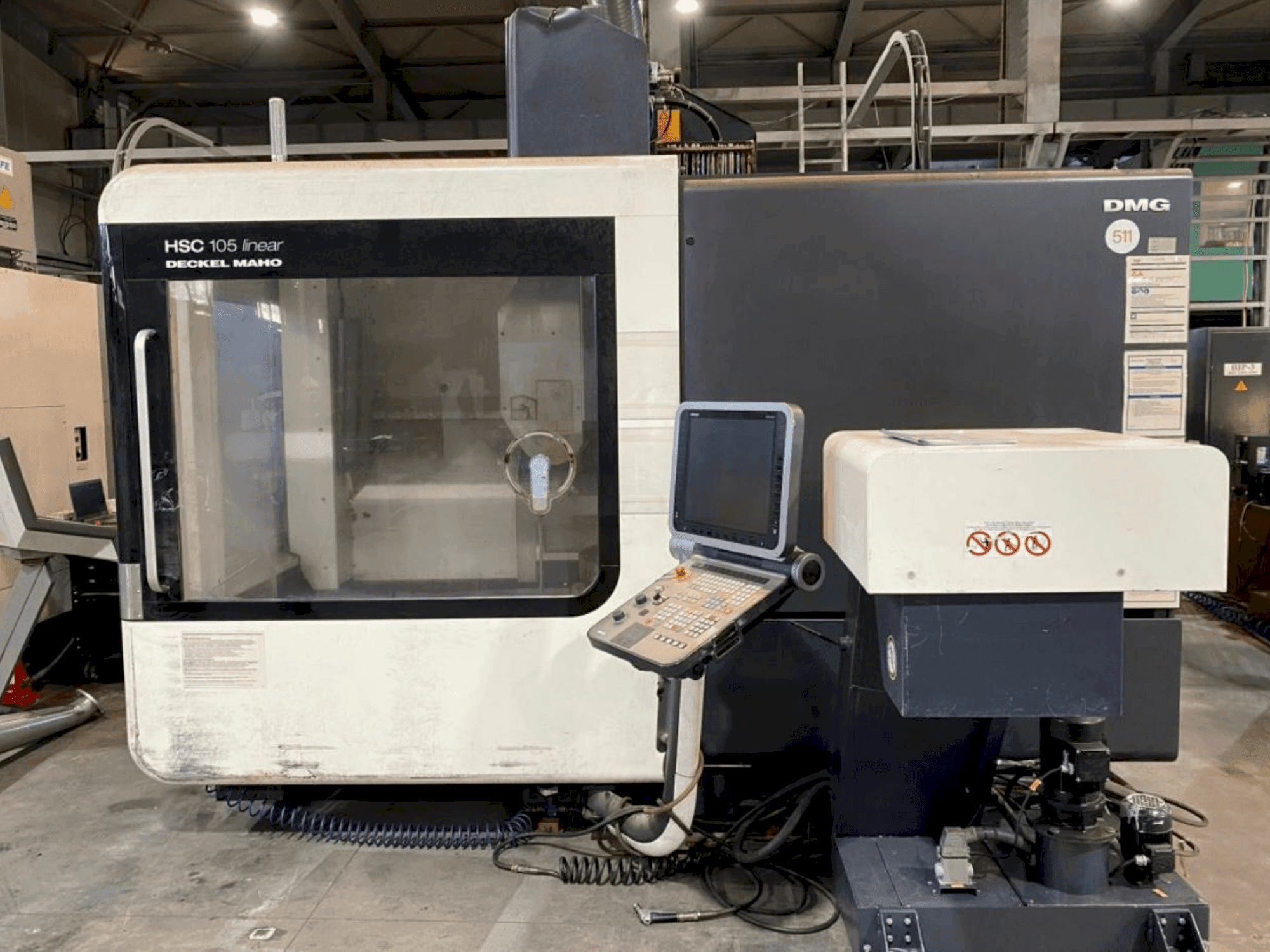 Vooraanzicht van DECKEL MAHO HSC 105 Linear machine