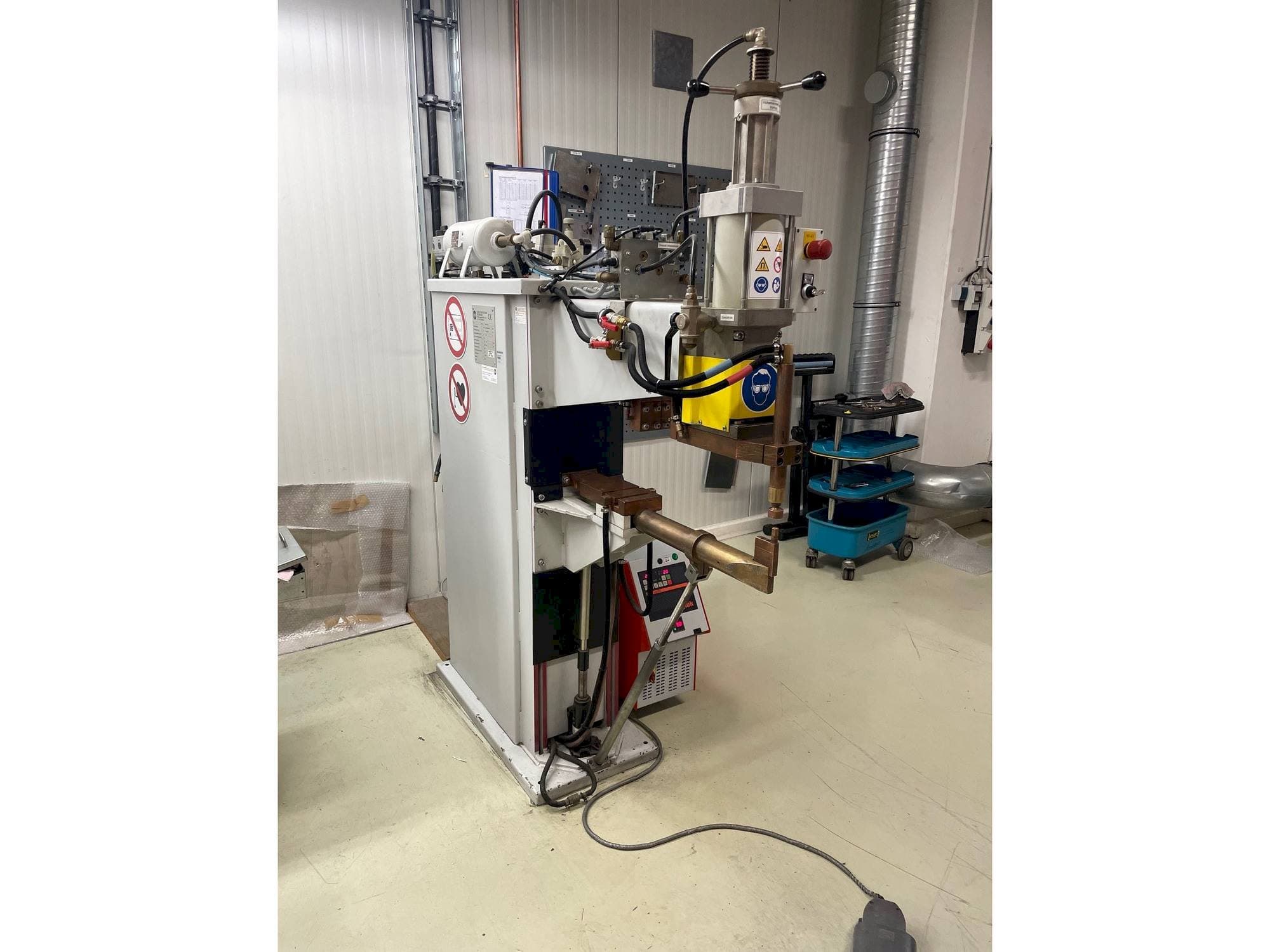 Vooraanzicht van ESD 8212 S machine