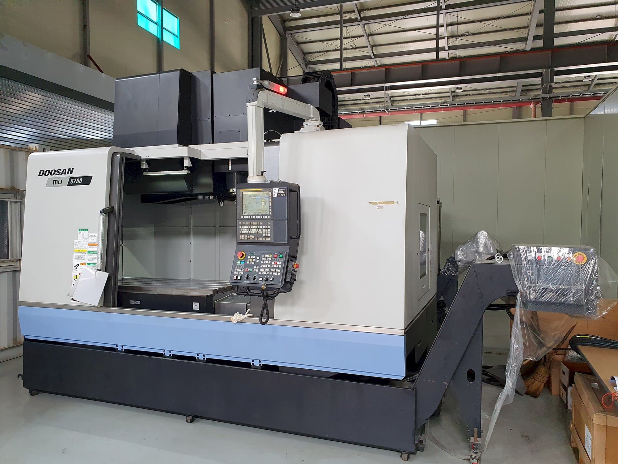 Vooraanzicht van Doosan MD6700 machine