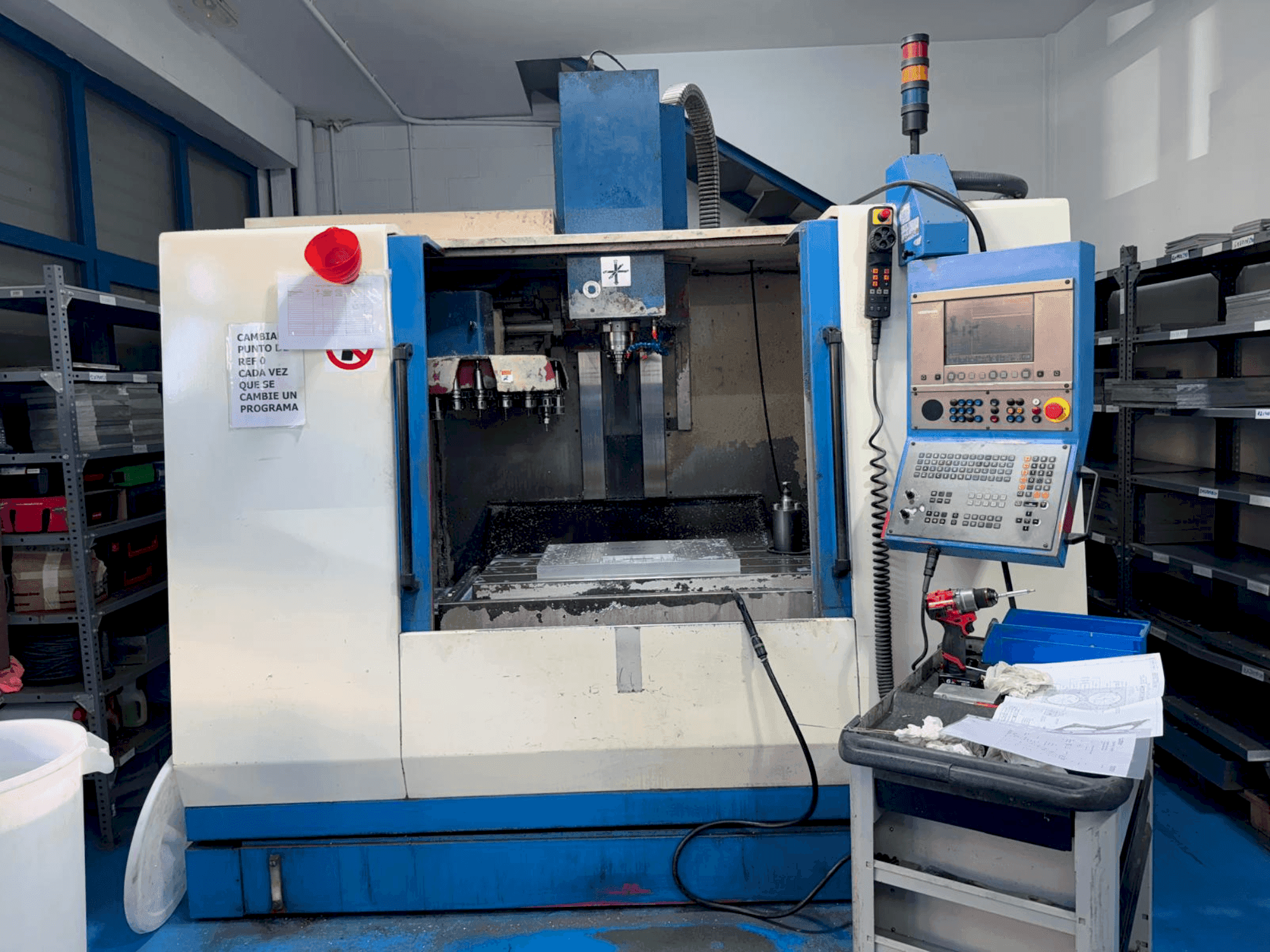 Vooraanzicht van LAGUN GVC 1000 machine