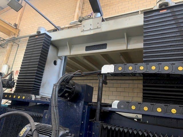 Vooraanzicht van Schneider DFS-4 machine