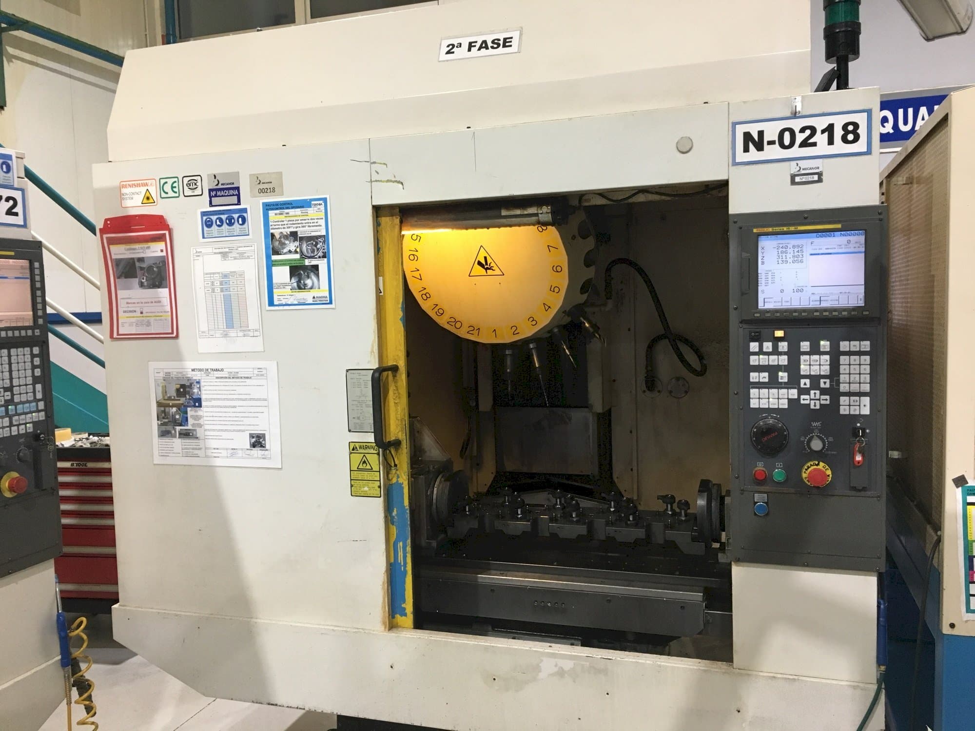 Vooraanzicht  van FANUC Robodrill alfa-T-21iDL  machine