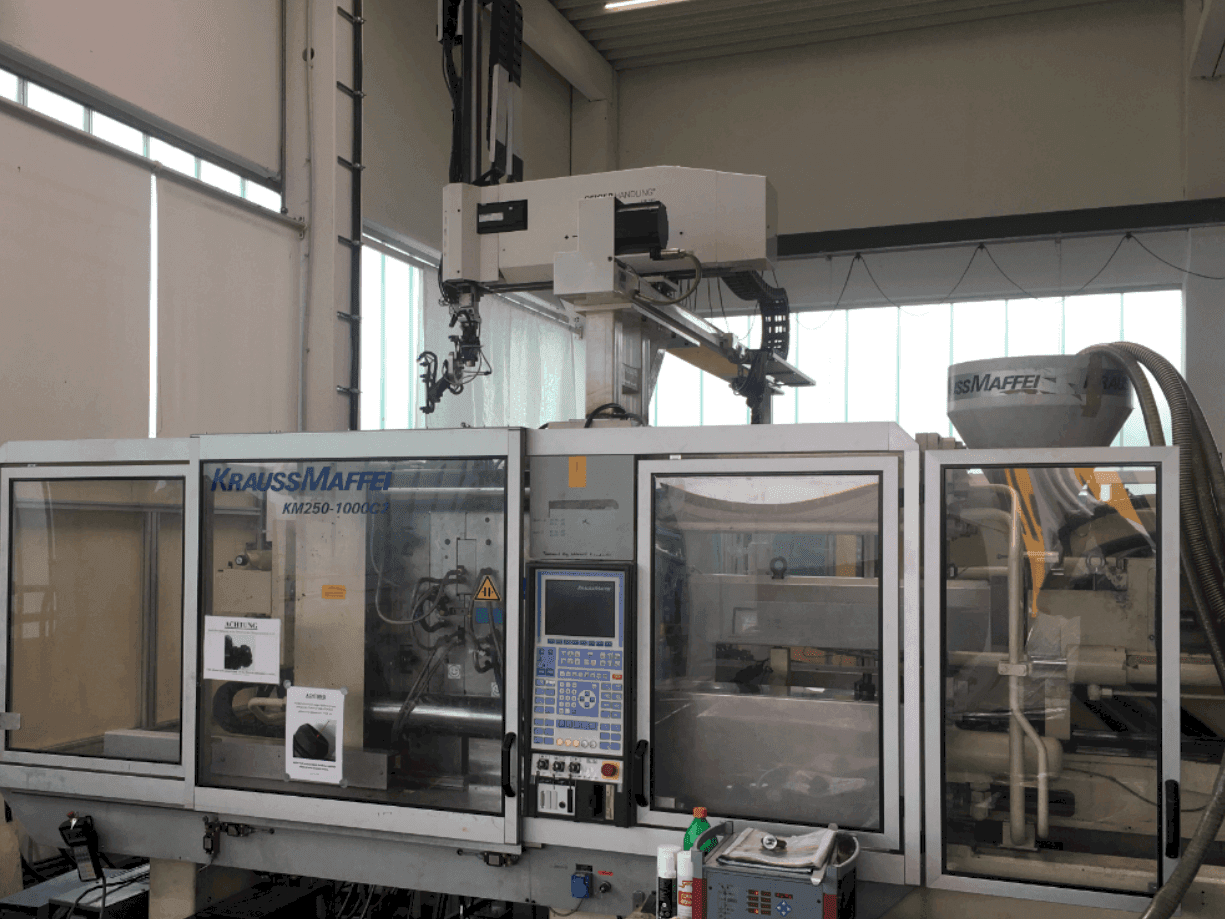 Vooraanzicht van Krauss Maffei 250-1000 C2 machine