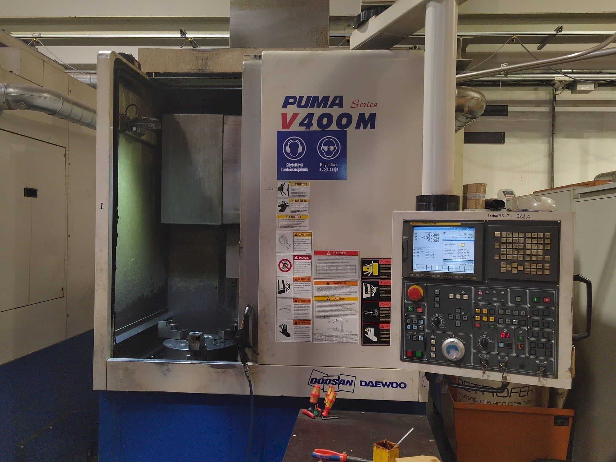 Vooraanzicht van Doosan Puma V400M machine