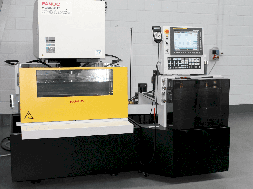 Vooraanzicht van FANUC RoboCut Alfa C600iA machine