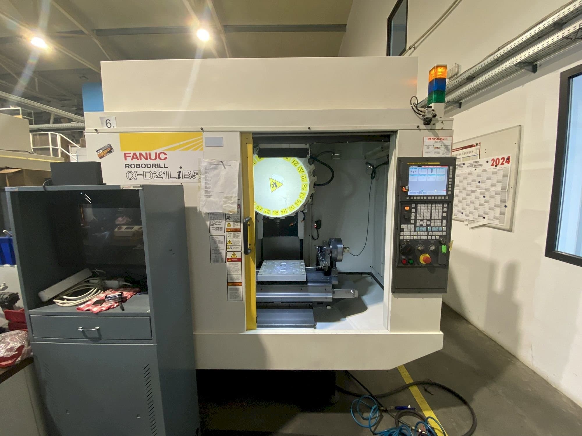 Vooraanzicht van FANUC Robodrill Alpha D21LiA5 machine