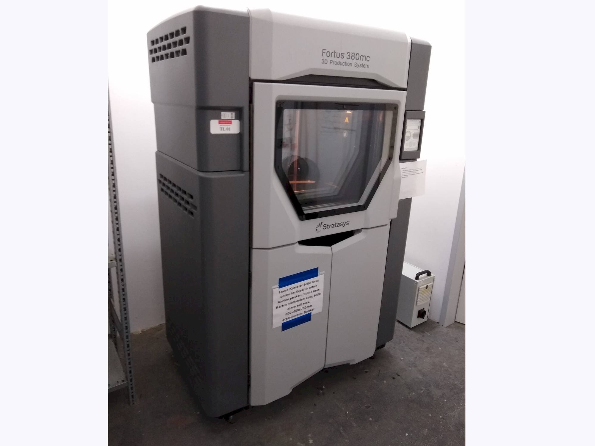 Vooraanzicht  van Stratasys Fortus 380MC  machine