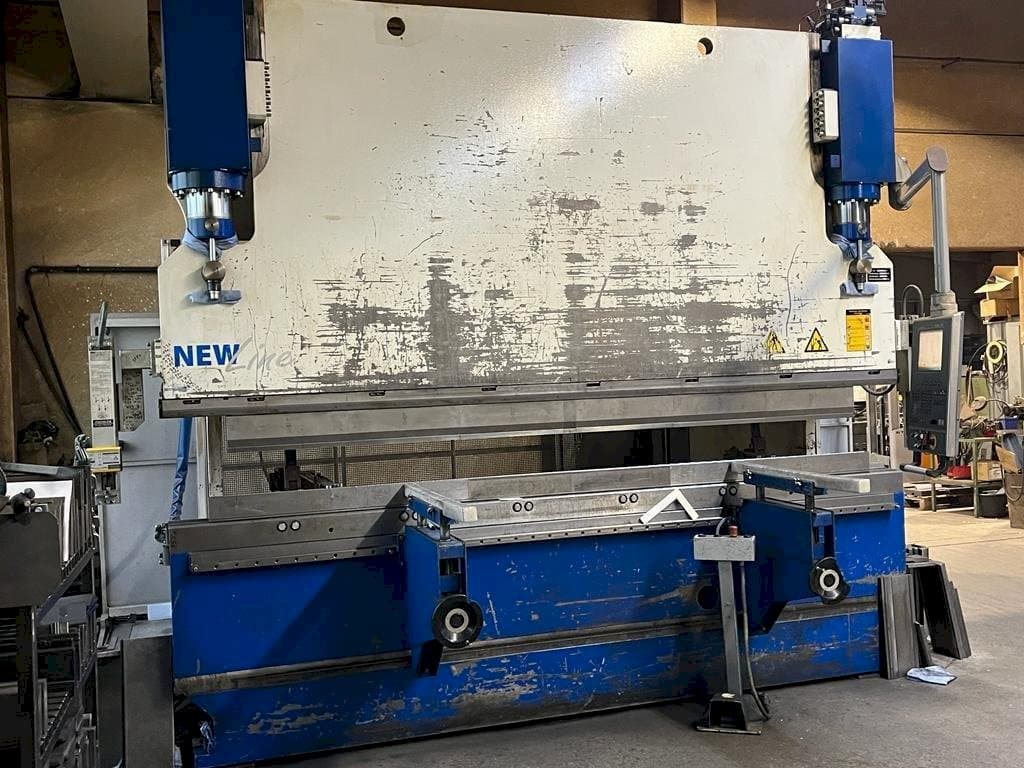 Vooraanzicht van GWF MENGELE HB 175-30/35 machine