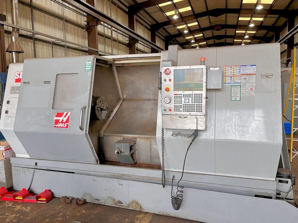 Vooraanzicht van HAAS SL-40 machine