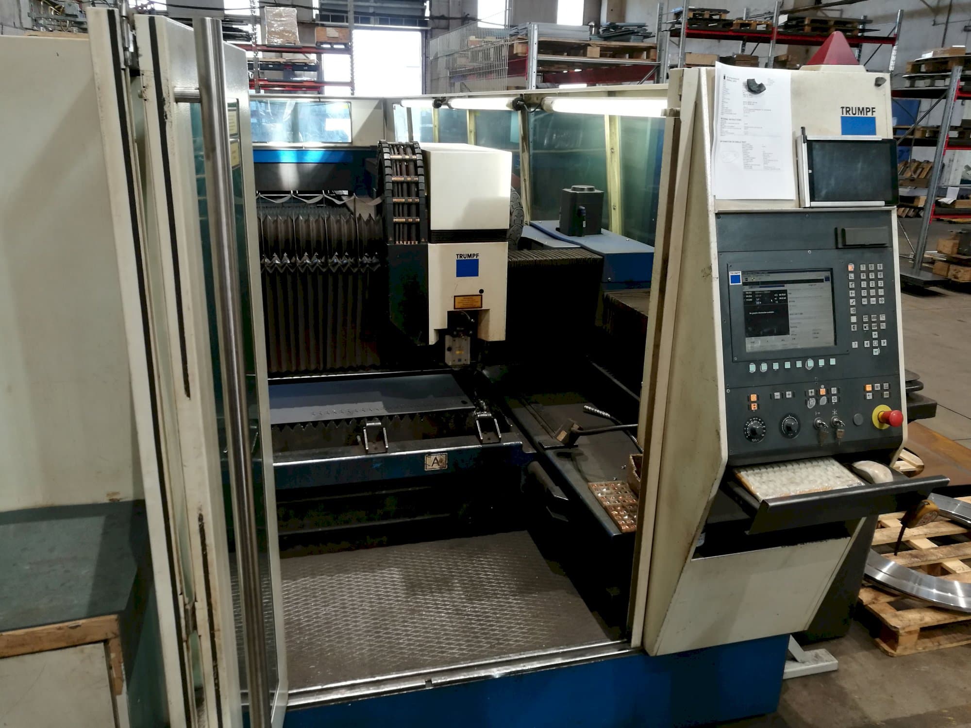 Vooraanzicht  van Trumpf TruLaser 5060 machine