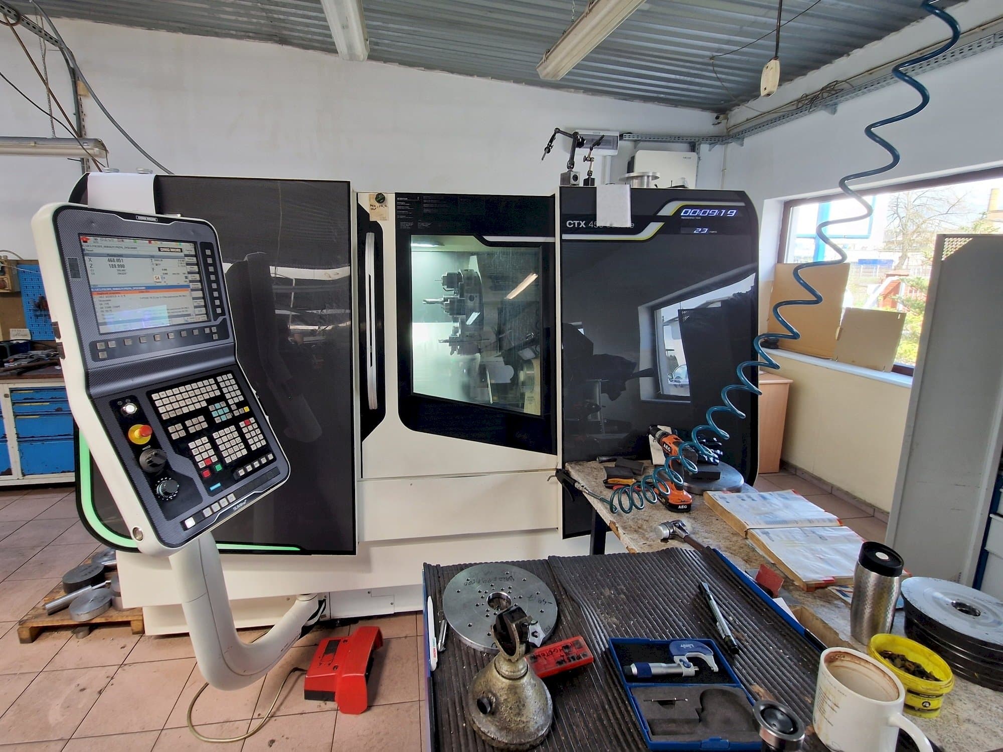 Vooraanzicht  van DMG MORI CTX 450 ecoline  machine