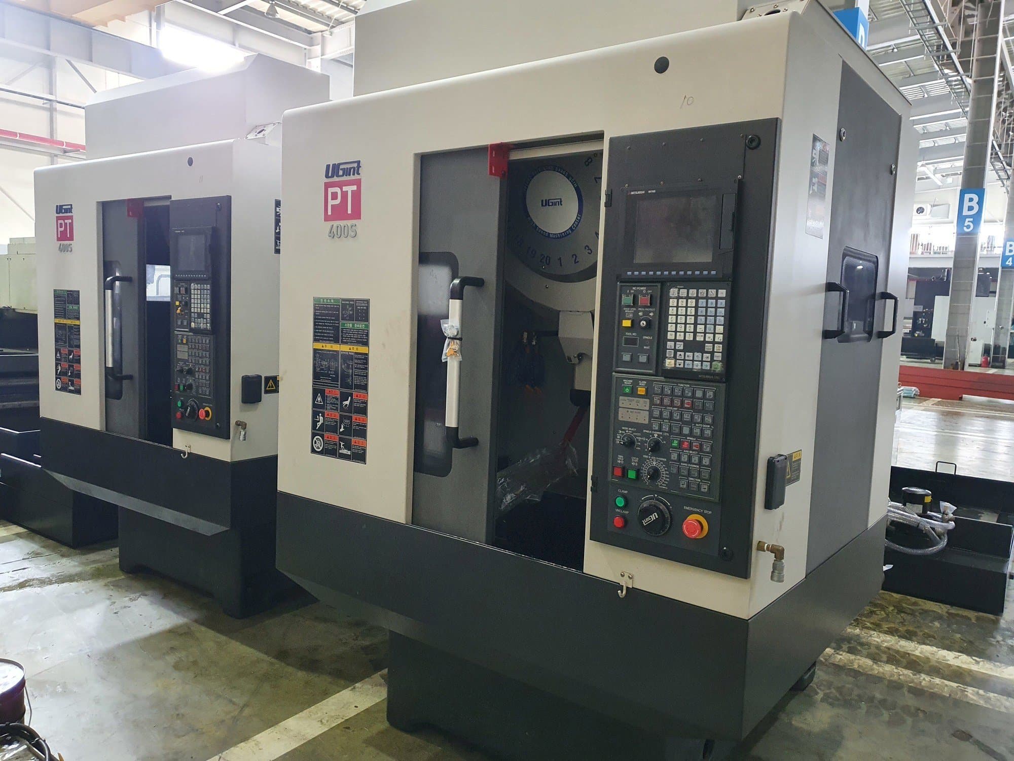 Vooraanzicht van UGINT PT400S machine