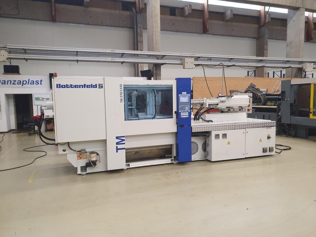 Vooraanzicht van Battenfeld TM 2700 / 1330 B4 machine