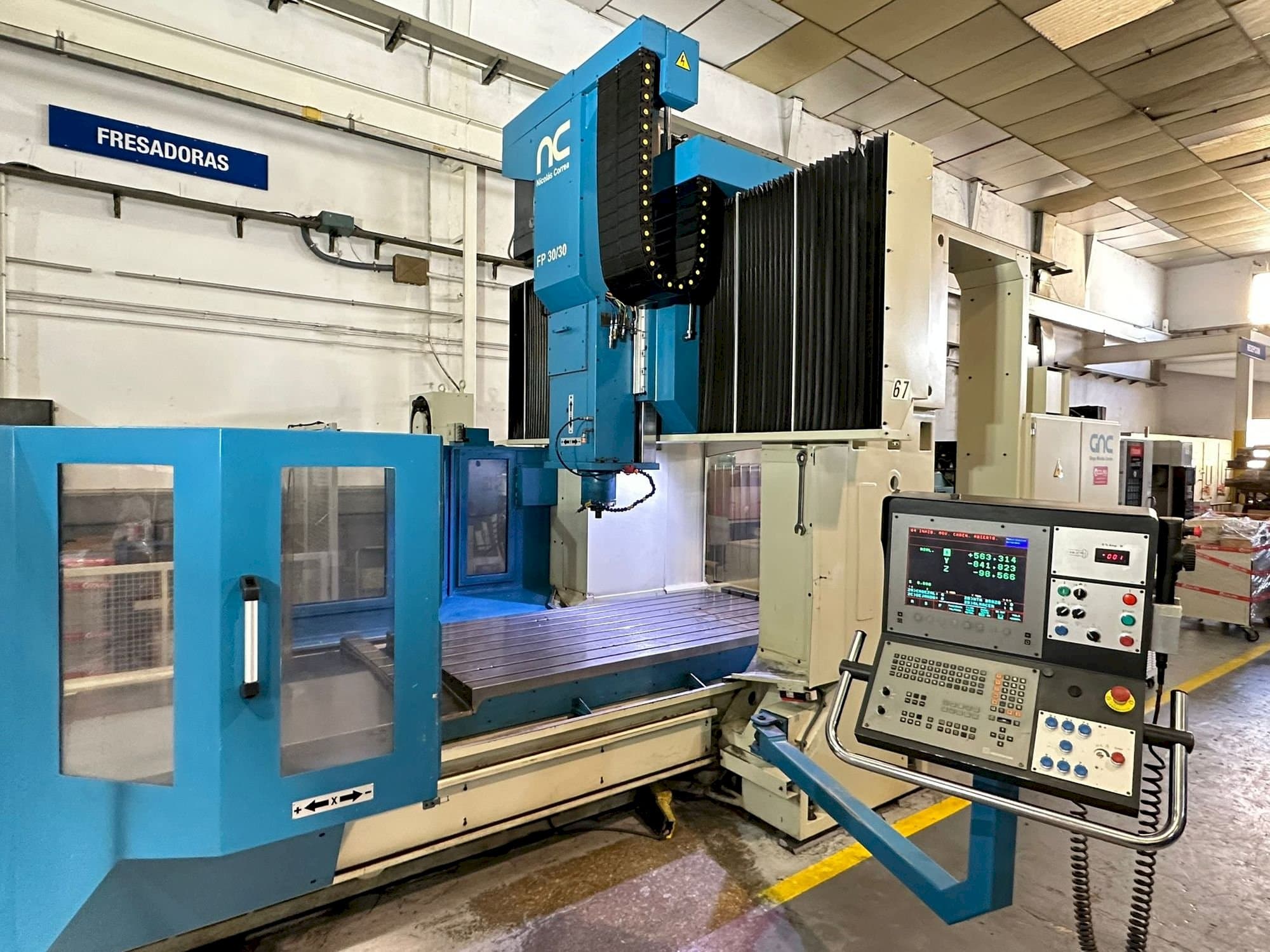 Vooraanzicht  van NIEDERBERGER FP30/30  machine