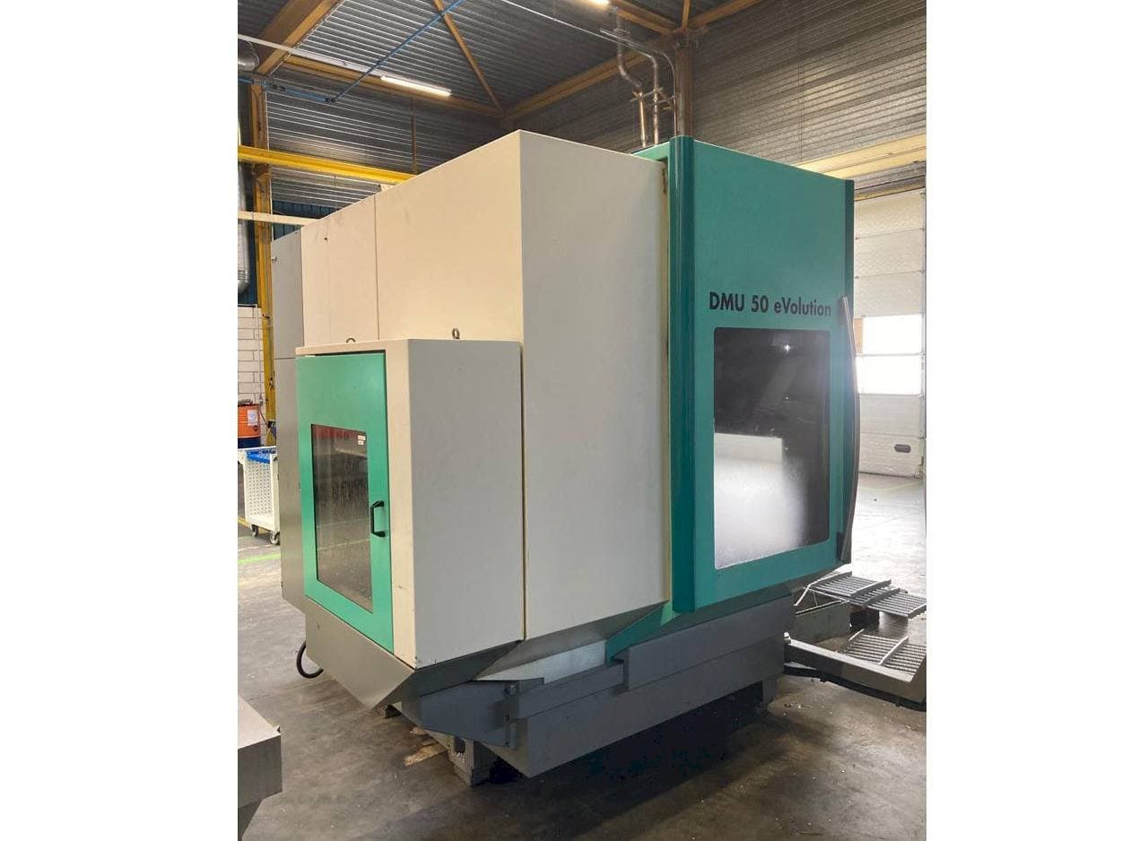 Vooraanzicht van DECKEL MAHO DMG 50Evo machine