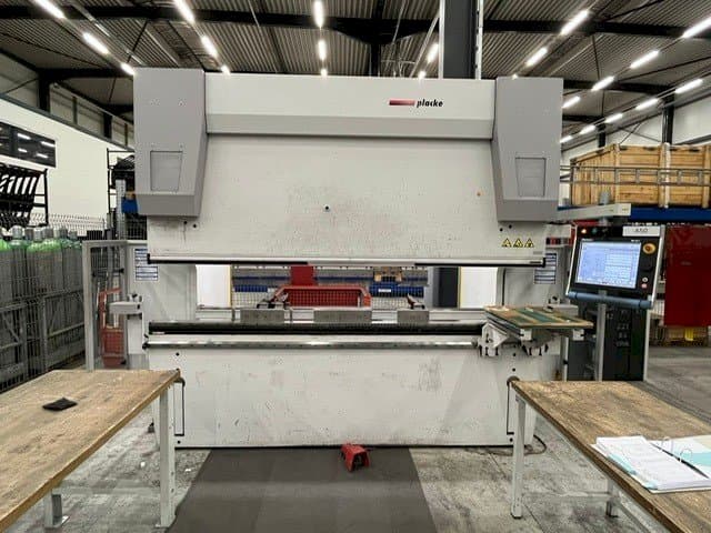 Vooraanzicht van PLACKE HQPB P595 machine