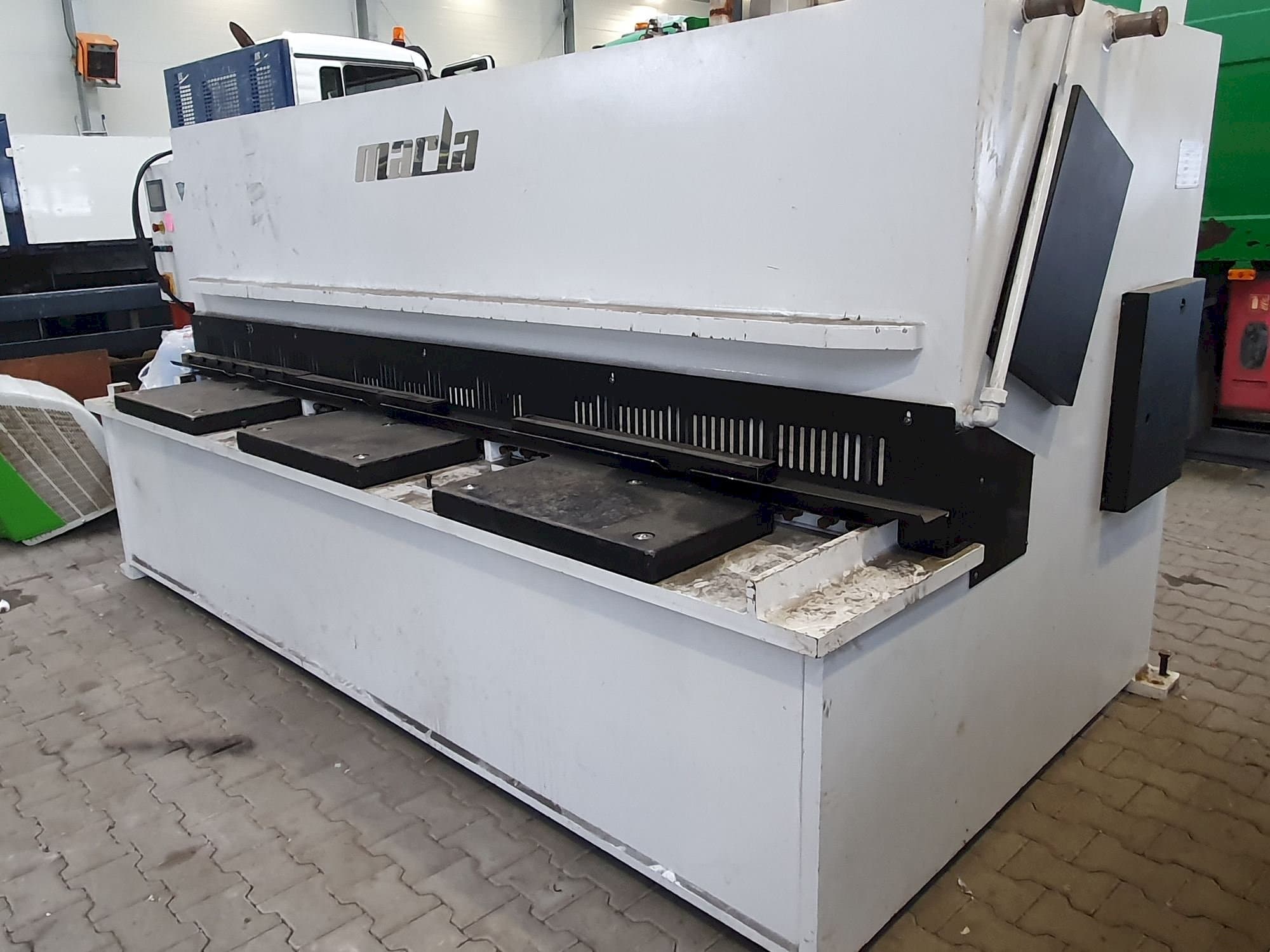 Vooraanzicht  van MARLA S-CUT 3010  machine