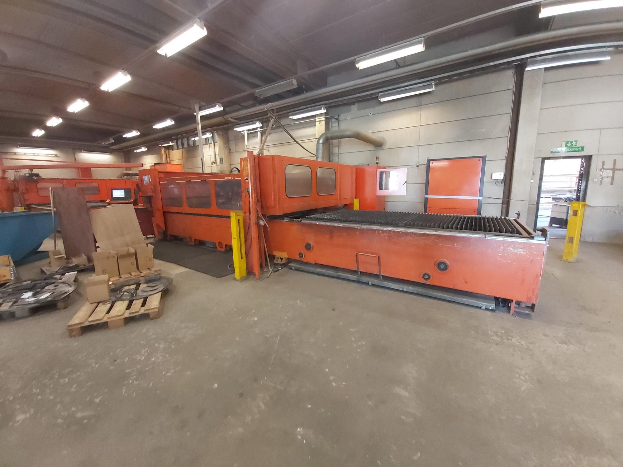 Vooraanzicht van Bystronic BTL 3015 machine