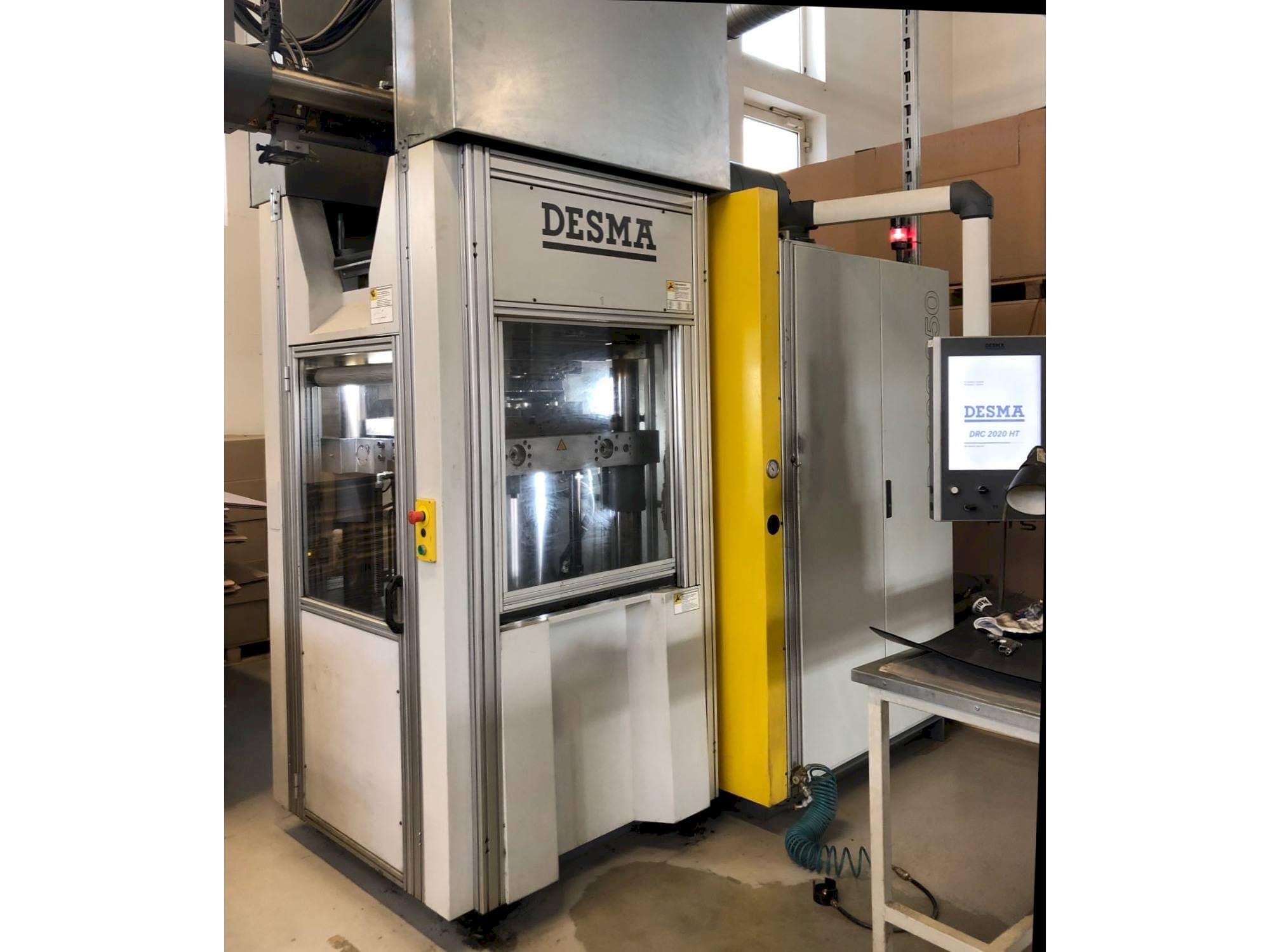 Vooraanzicht van Kloeckner Desma D 968.250 ZO machine