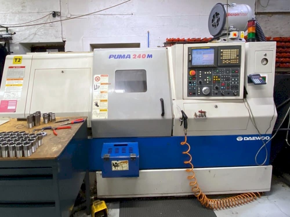 Vooraanzicht van DAEWOO PUMA 240MB machine