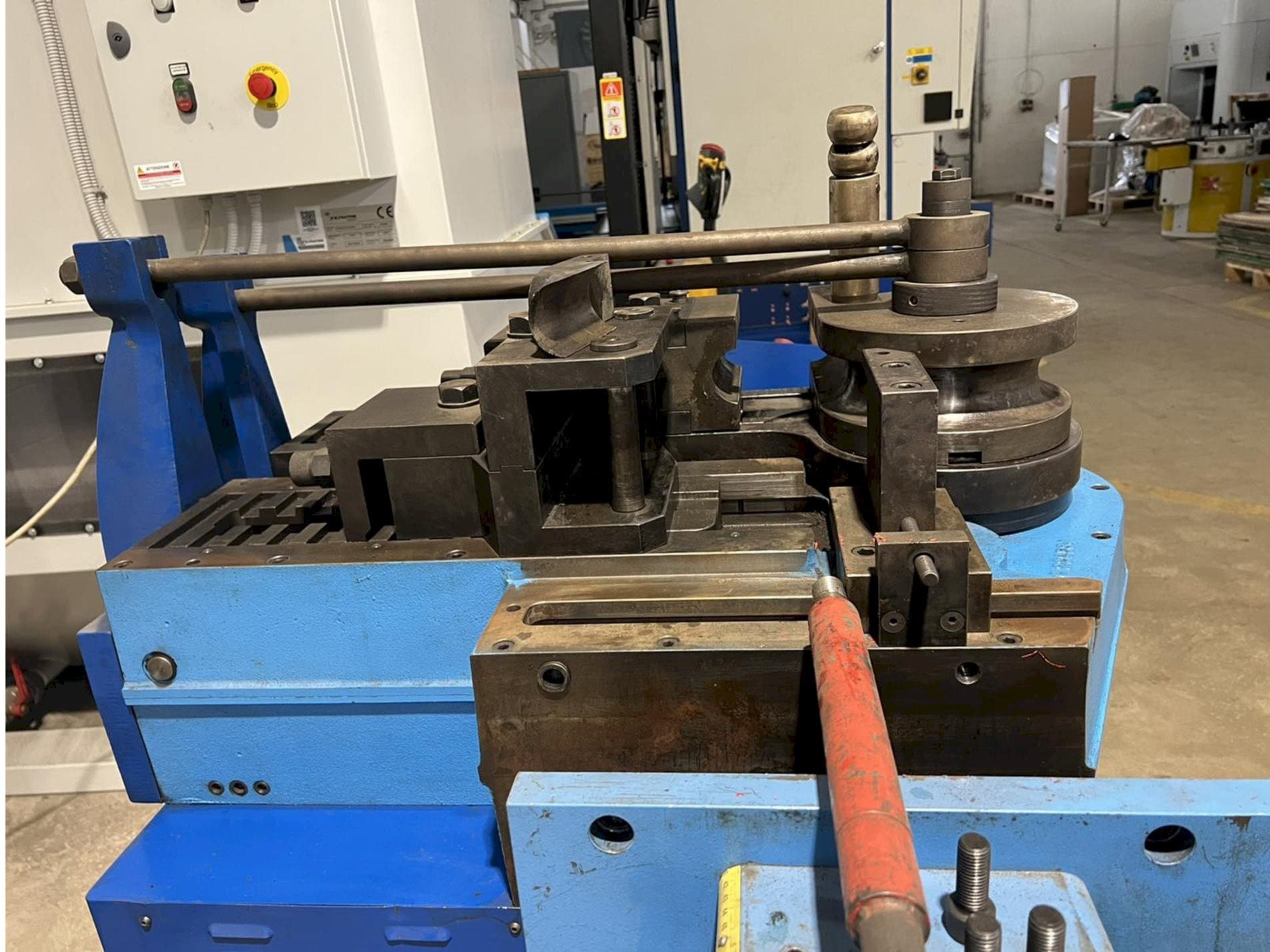 Linkerzijdeaanzicht van CBC Uni 90 machine