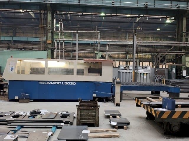 Vooraanzicht van Trumpf TRUMATIC L 3030 machine