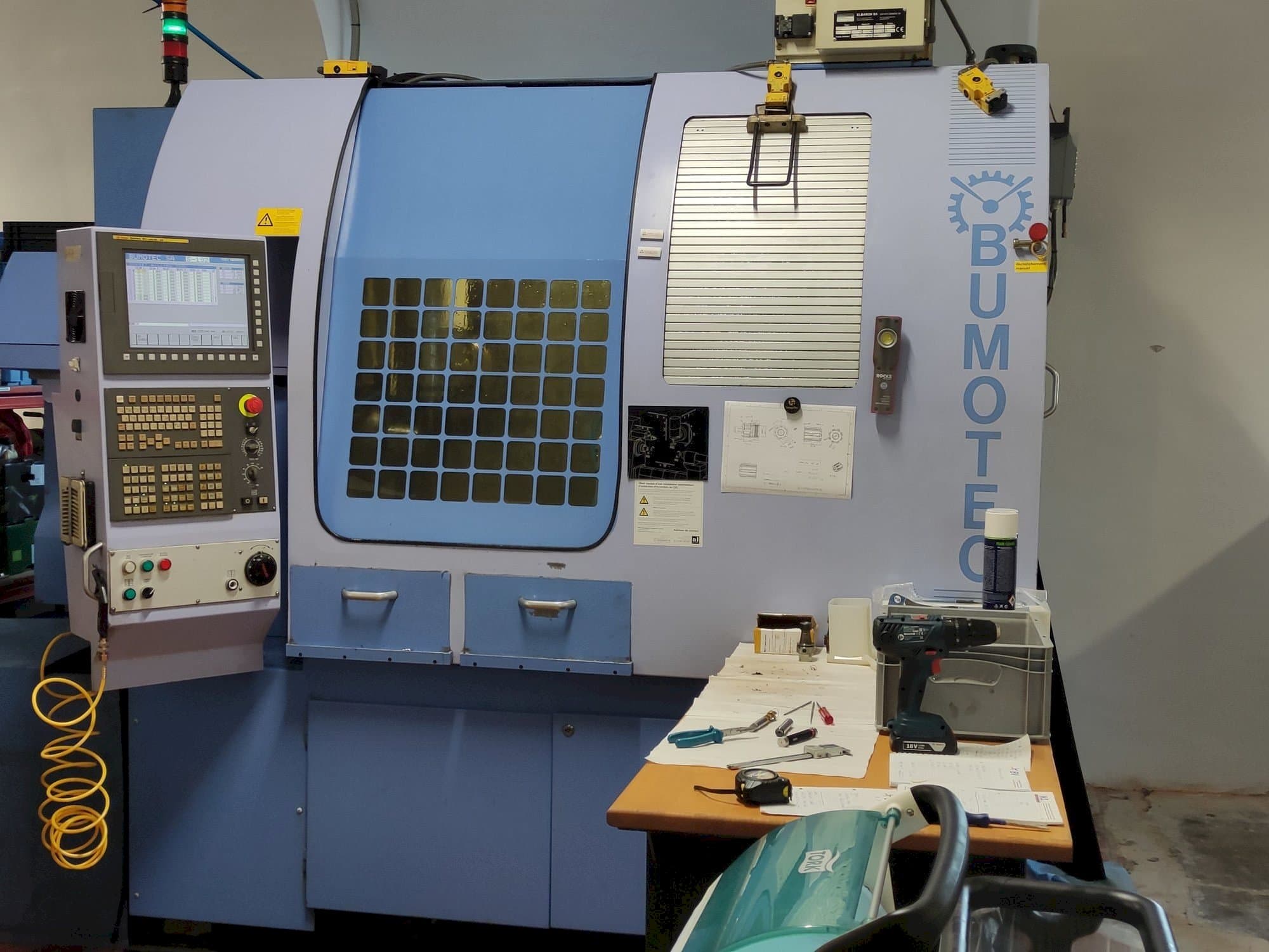 Vooraanzicht van Bumotec S-192FT machine