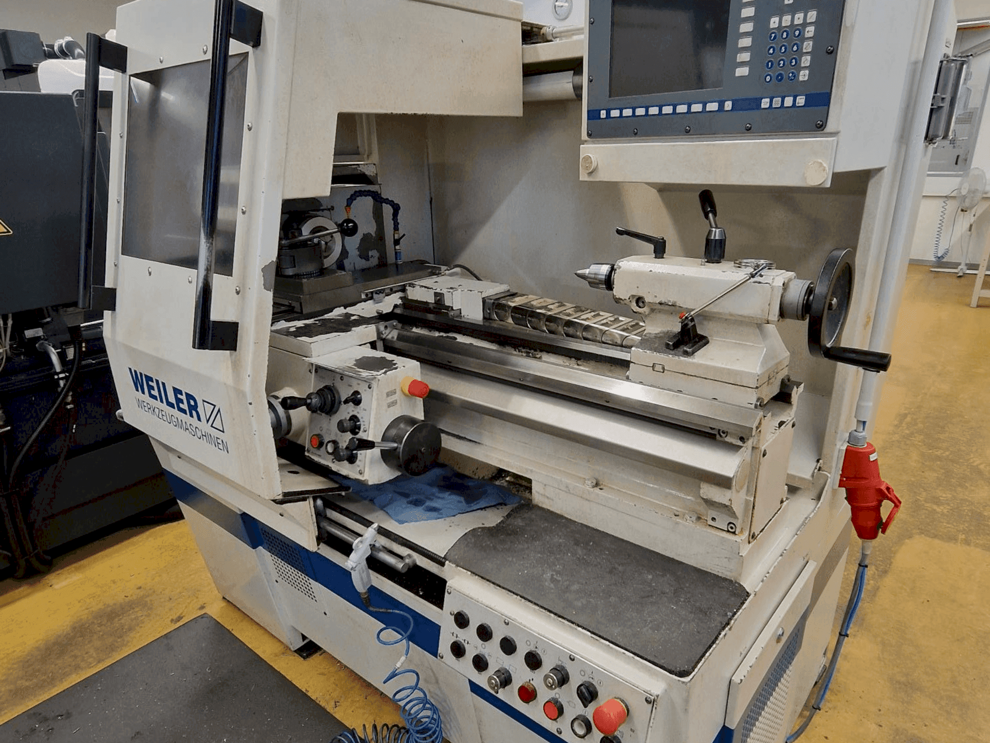 Vooraanzicht van Weiler E30 machine