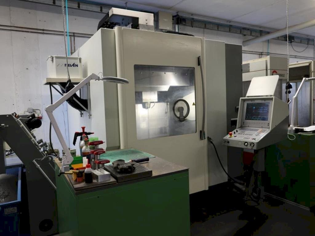 Vooraanzicht van DMG DMC65V machine