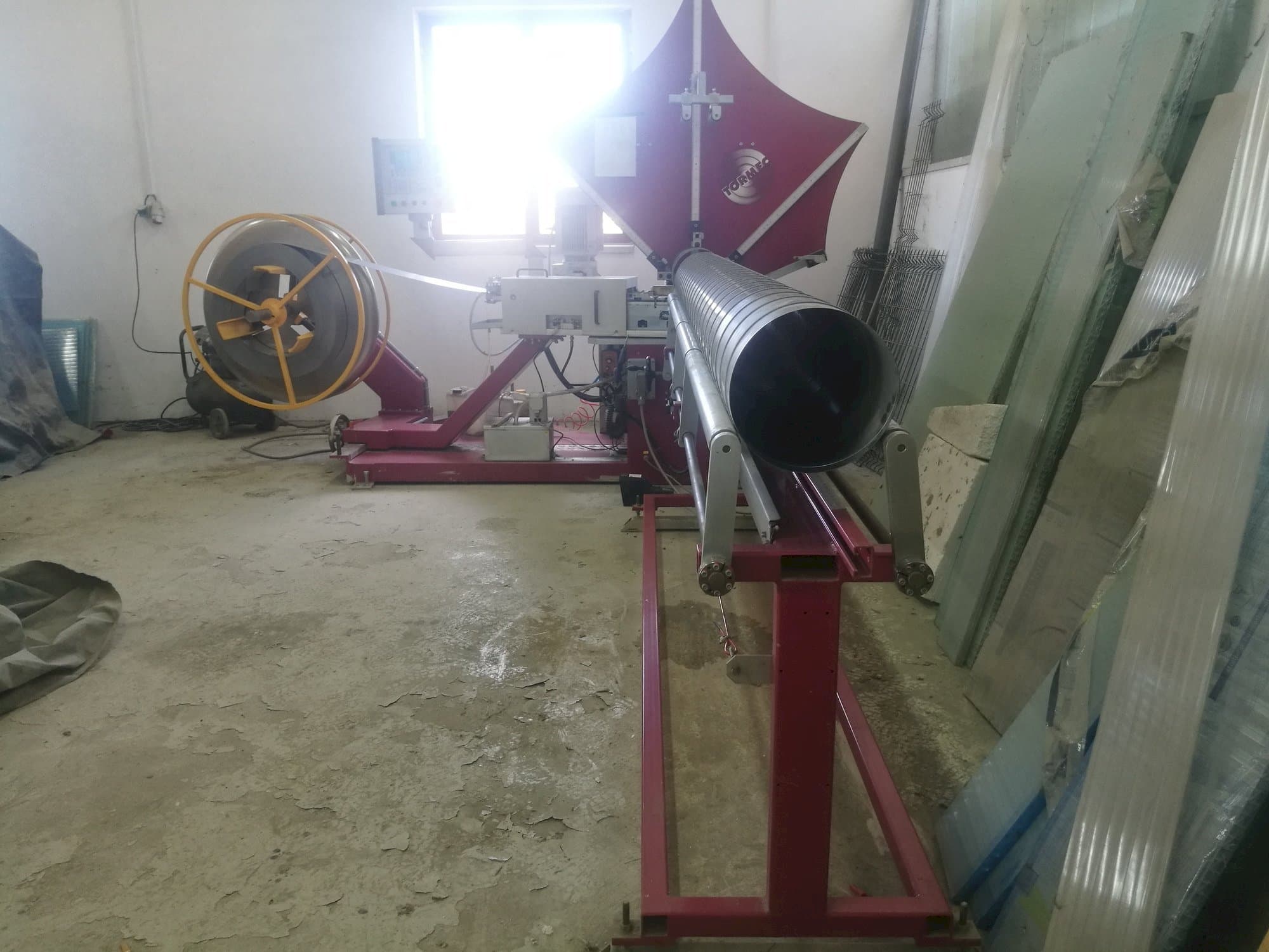 Vooraanzicht van Tormec Tubo-S machine