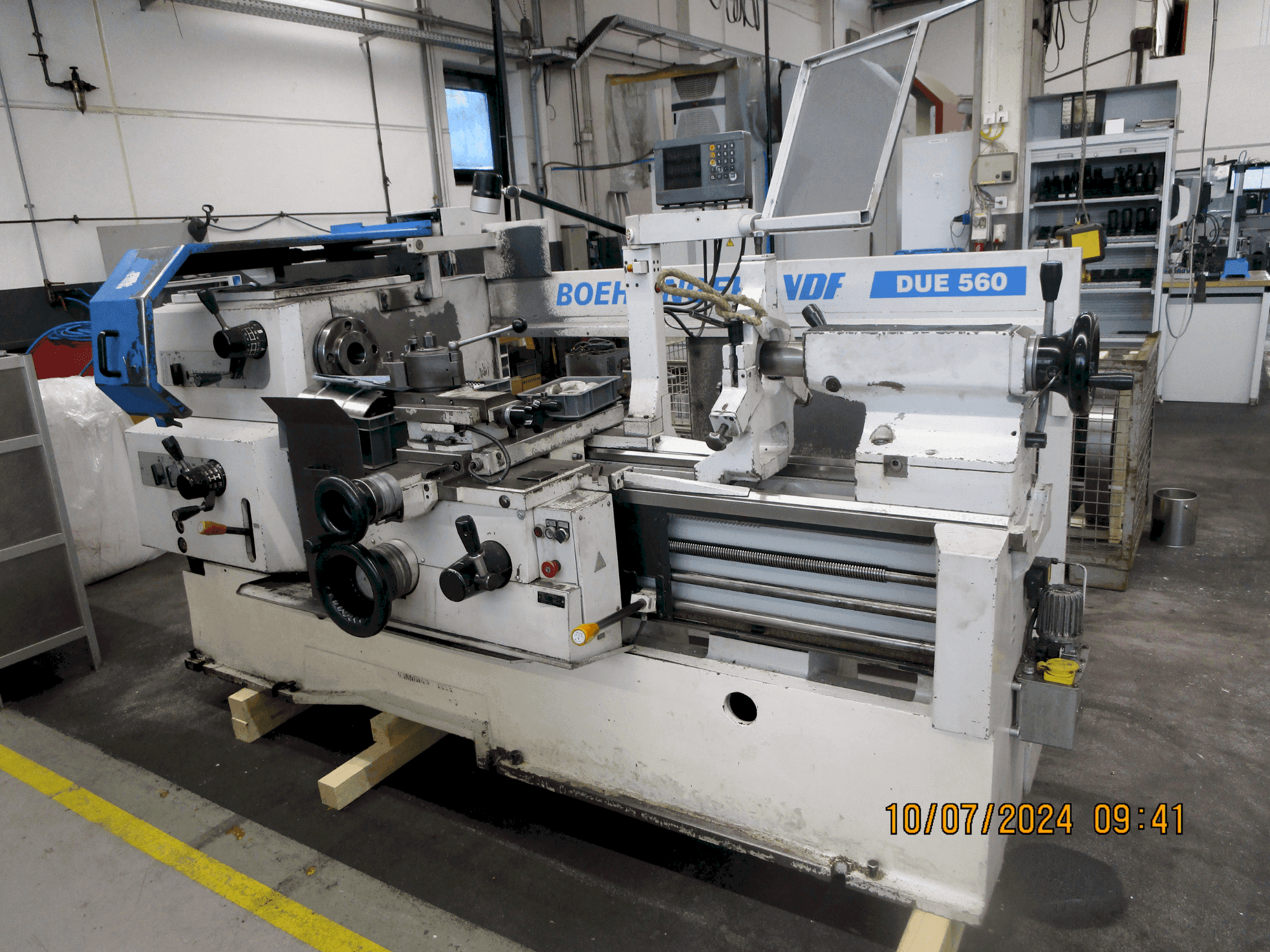 Vooraanzicht van BOEHRINGER VDF DUE 560 machine