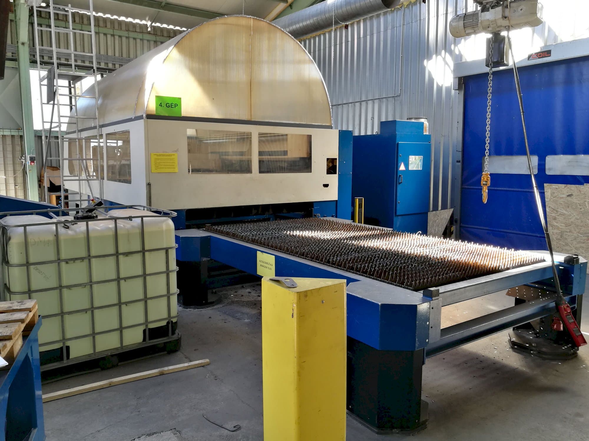 Linkerzijdeaanzicht van Trumpf Trumatic L 3030 machine