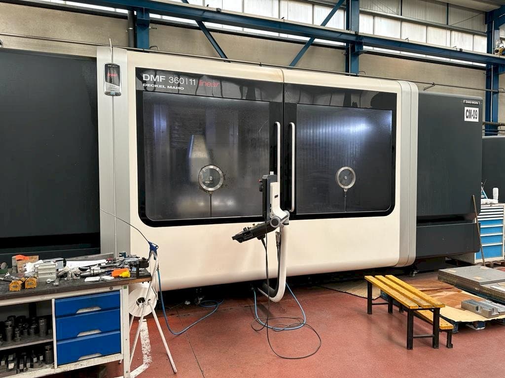 Vooraanzicht van DECKEL MAHO DMF 360-11 machine