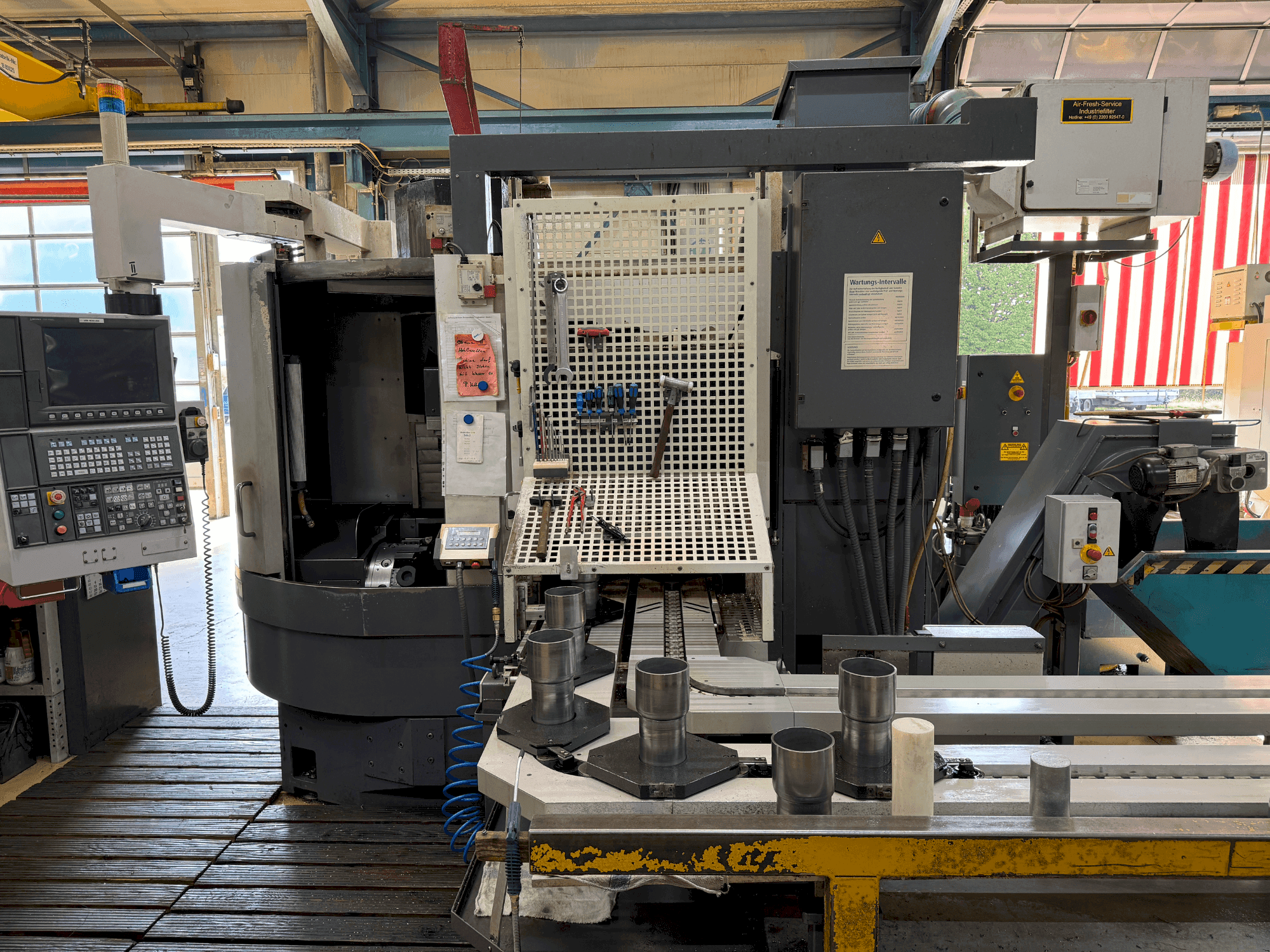 Vooraanzicht van Okuma LVT 300-M machine