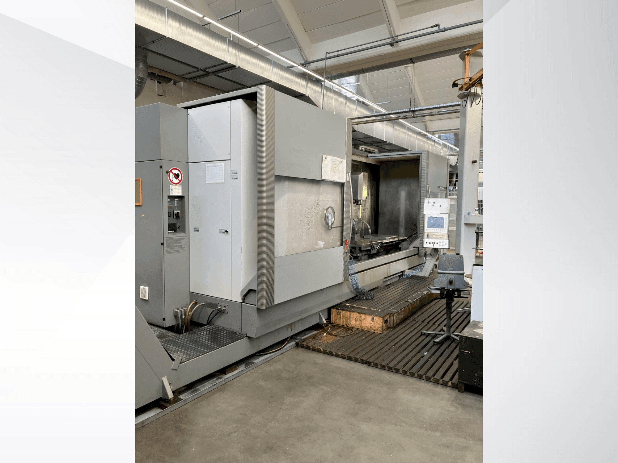 Vooraanzicht van DECKEL DMF 360 linear machine