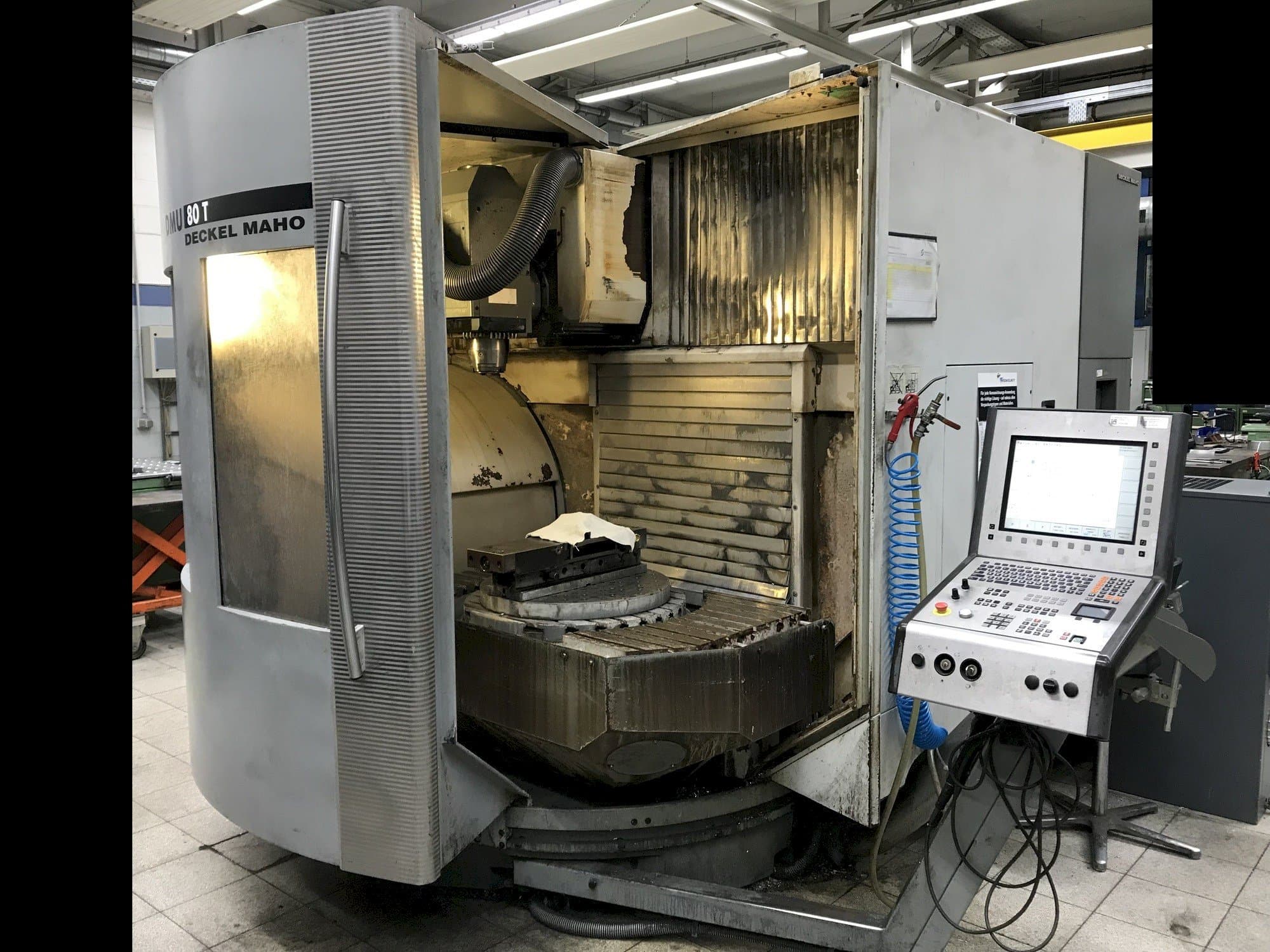 Vooraanzicht van DECKEL MAHO DMU 80 T machine