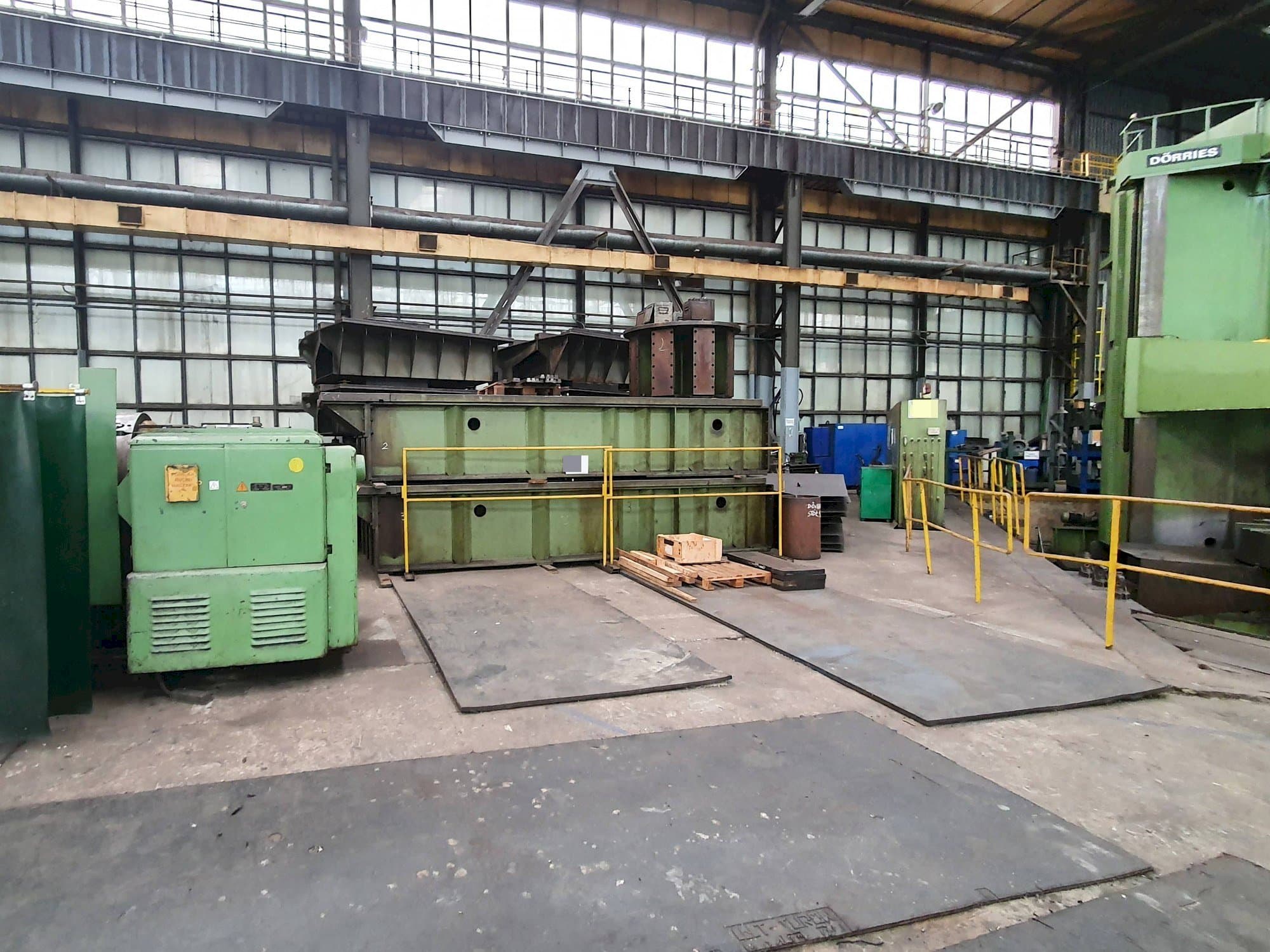 Vooraanzicht van DOERRIES CTE 500-V13 machine