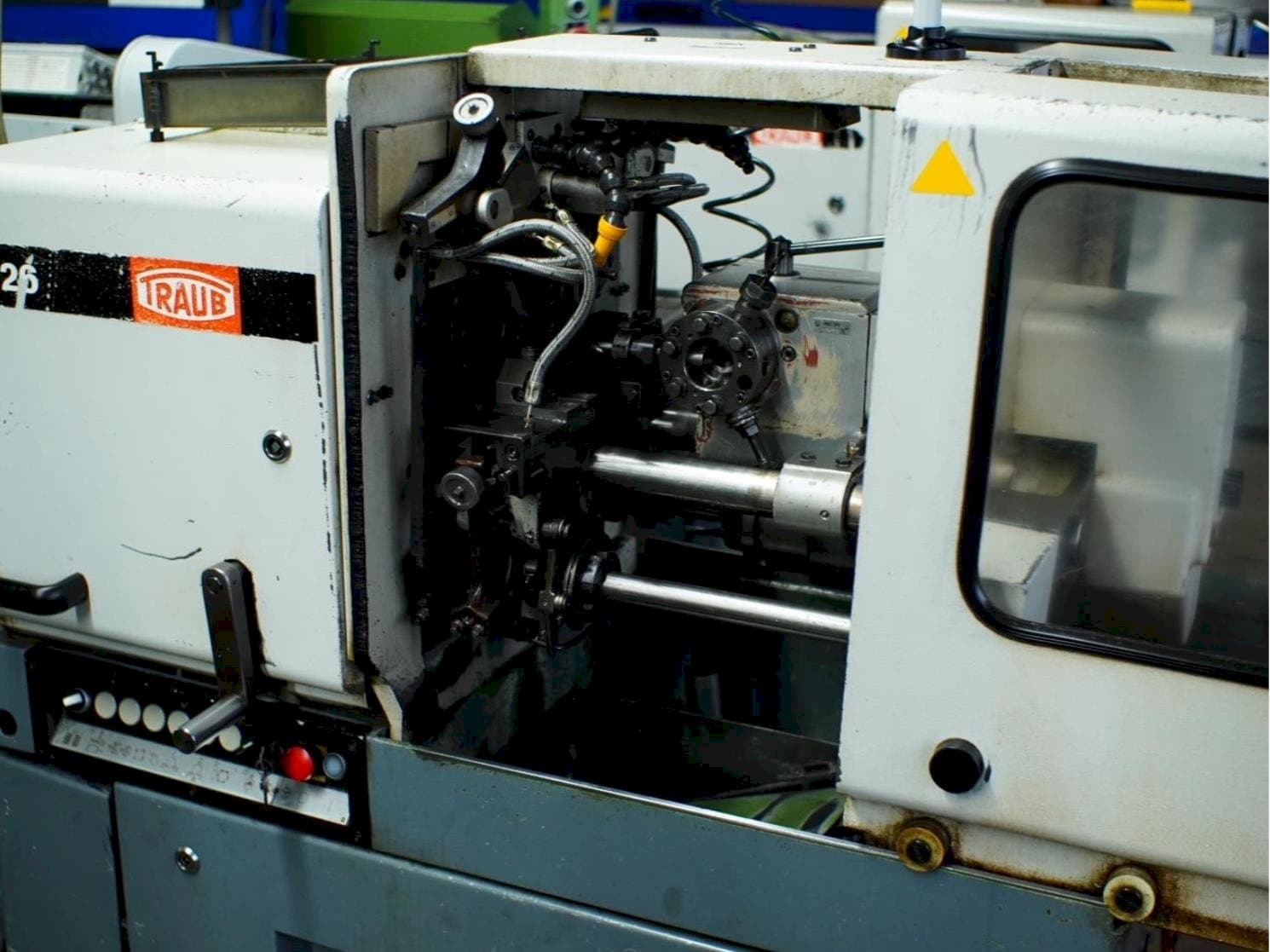 Vooraanzicht van TRAUB TD26 machine