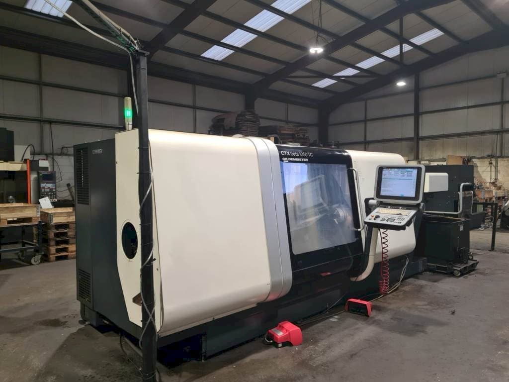 Vooraanzicht  van DMG GILDEMEISTER CTX beta 1250 TC  machine