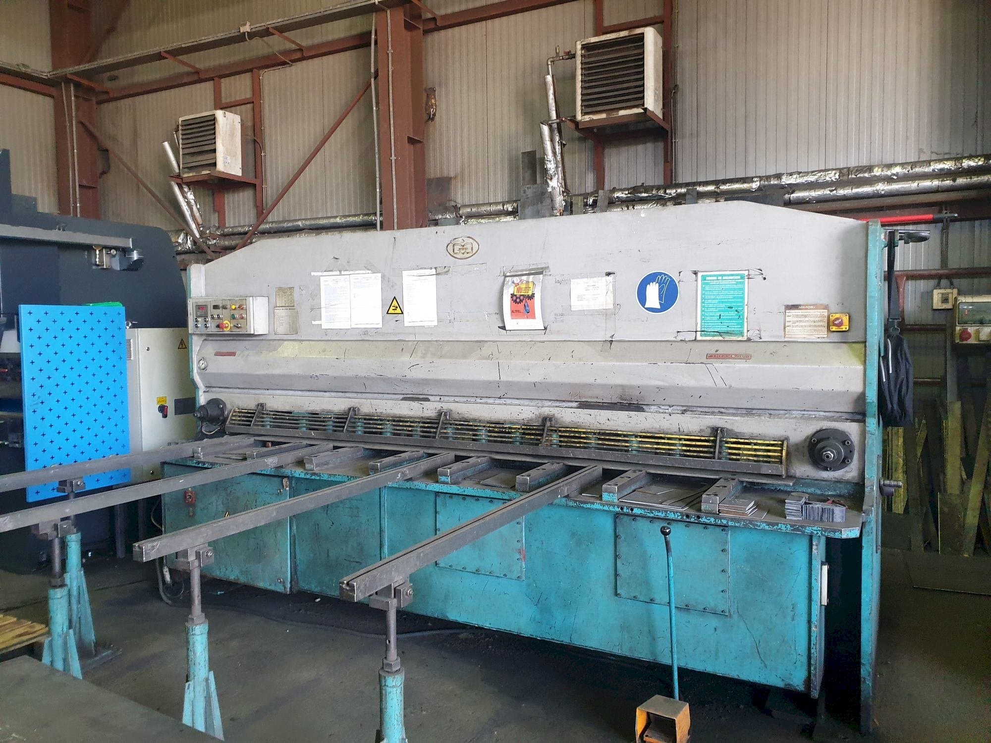 Vooraanzicht van SIMEROM FGH 1030A machine