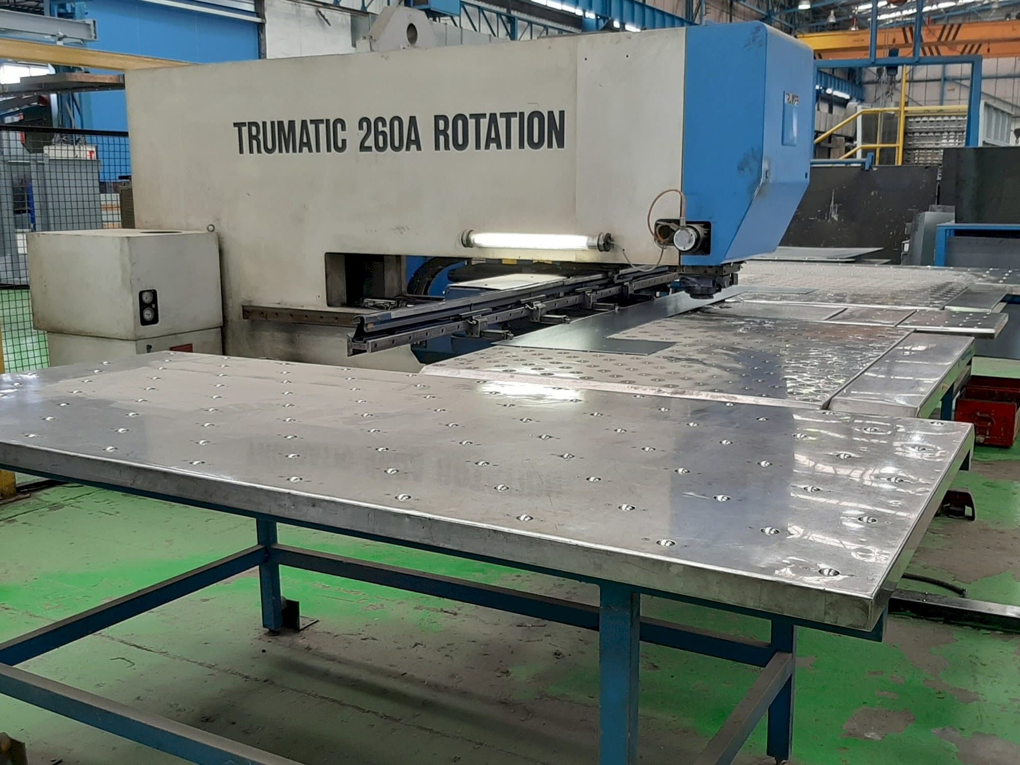 Vooraanzicht van Trumpf Trumatic 260A Rotation machine