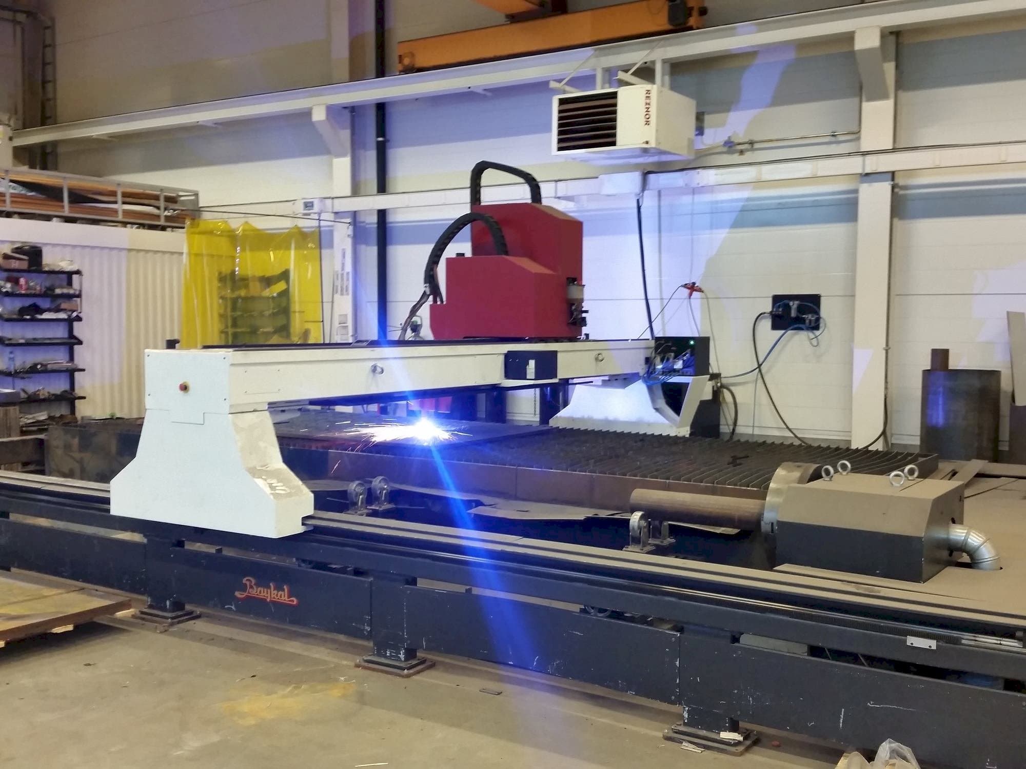 Vooraanzicht van Baykal BPL-H 2006 HPR 260XD machine