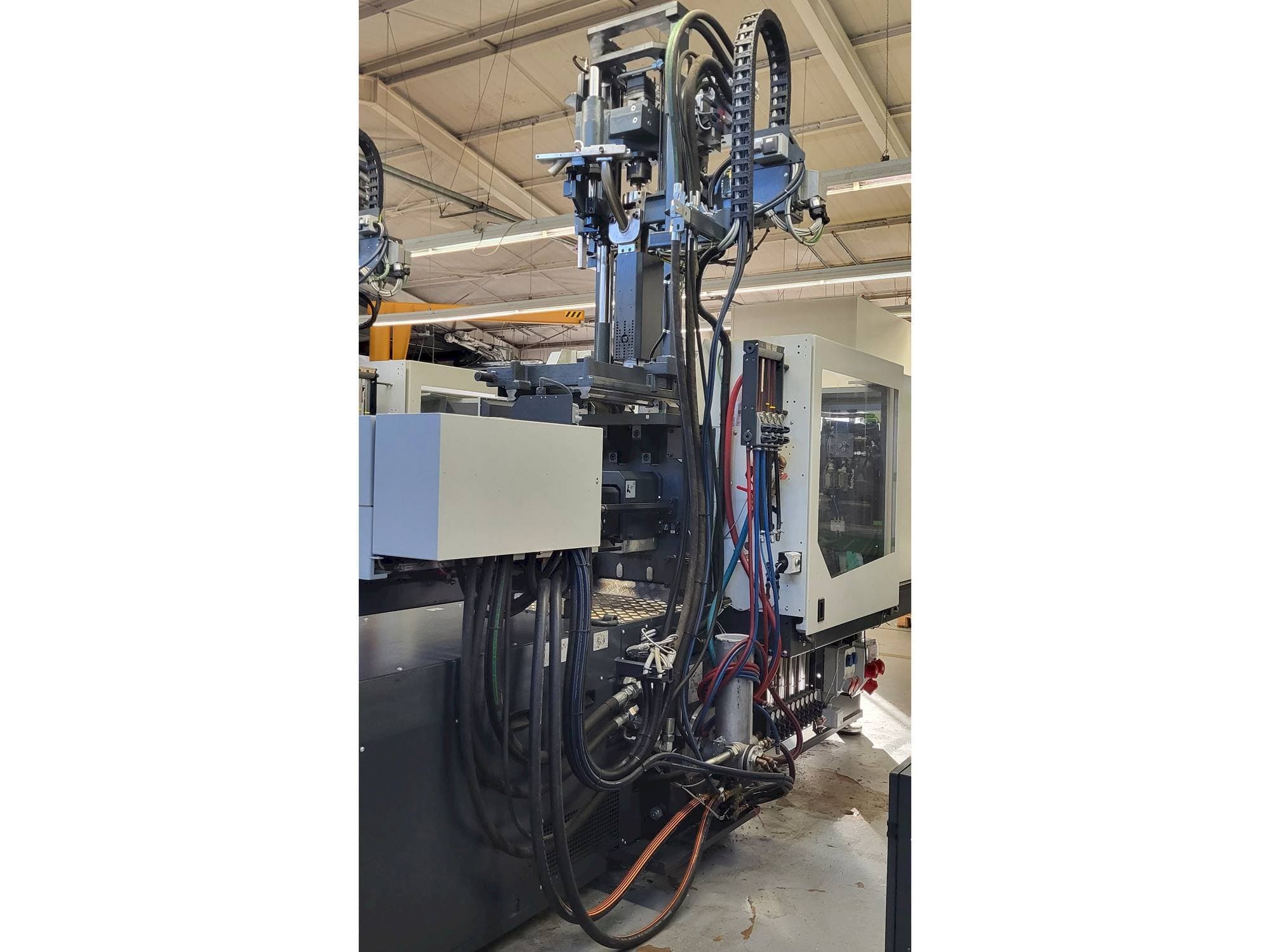 Linkerzijdeaanzicht van Sumitomo SHI DEMAG Systec Multi 120/470-200h/80V machine
